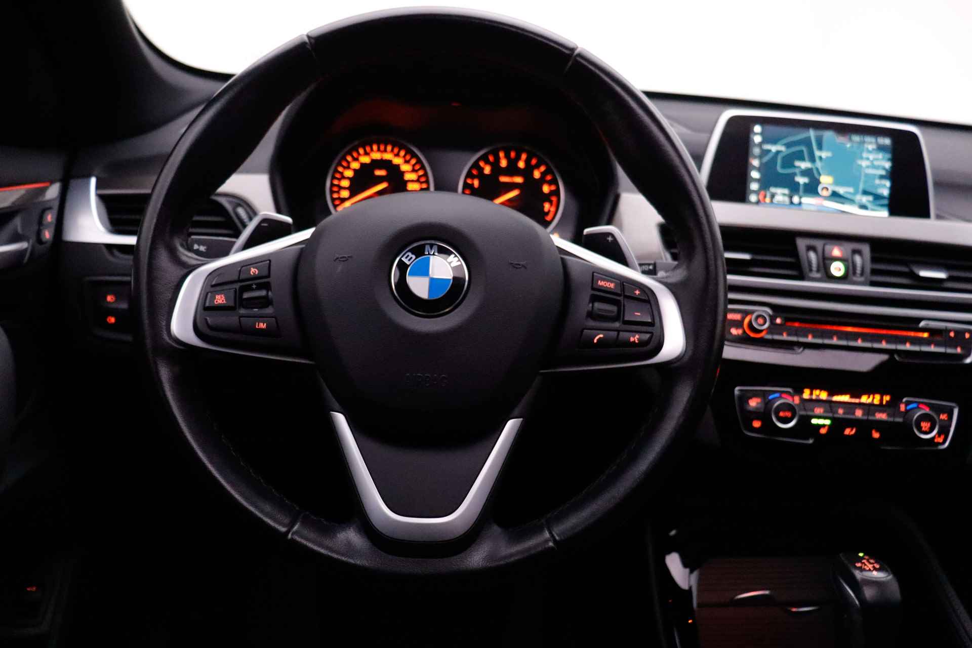 BMW X1 20iA X-Dr. Executive Edition PANO/FULL LED/STOELVERW./CLIMA/STOELVERW./PDC V+A/ELEK KLEP/LMV 18 - 18/26