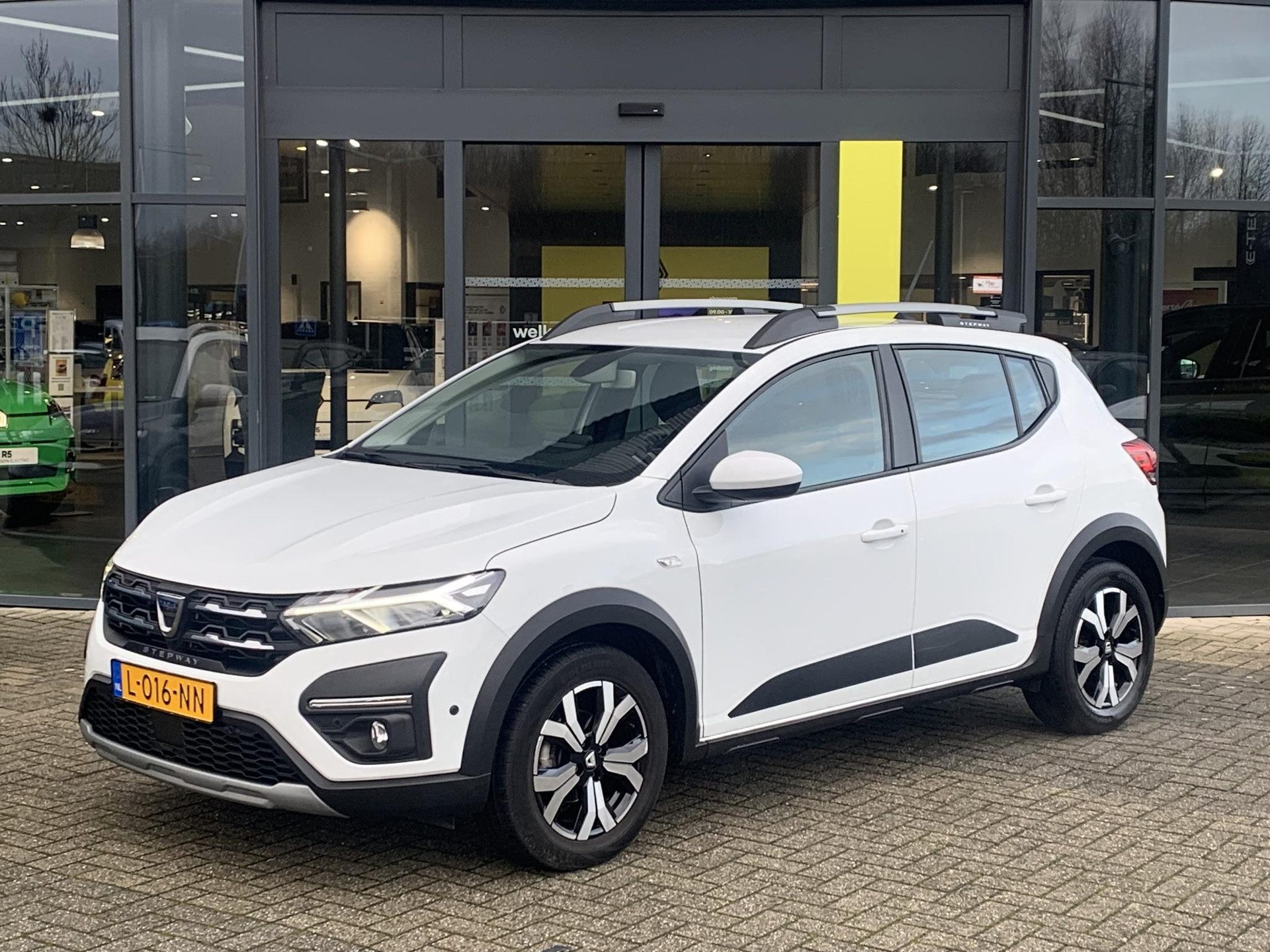 Dacia Sandero Stepway 1.0 TCe 100 Bi-Fuel Comfort Apple carplay/android auto | Lichtmetalen velgen | Achteruitrijcamera | Keyless entry/start | Parkeersensoren |