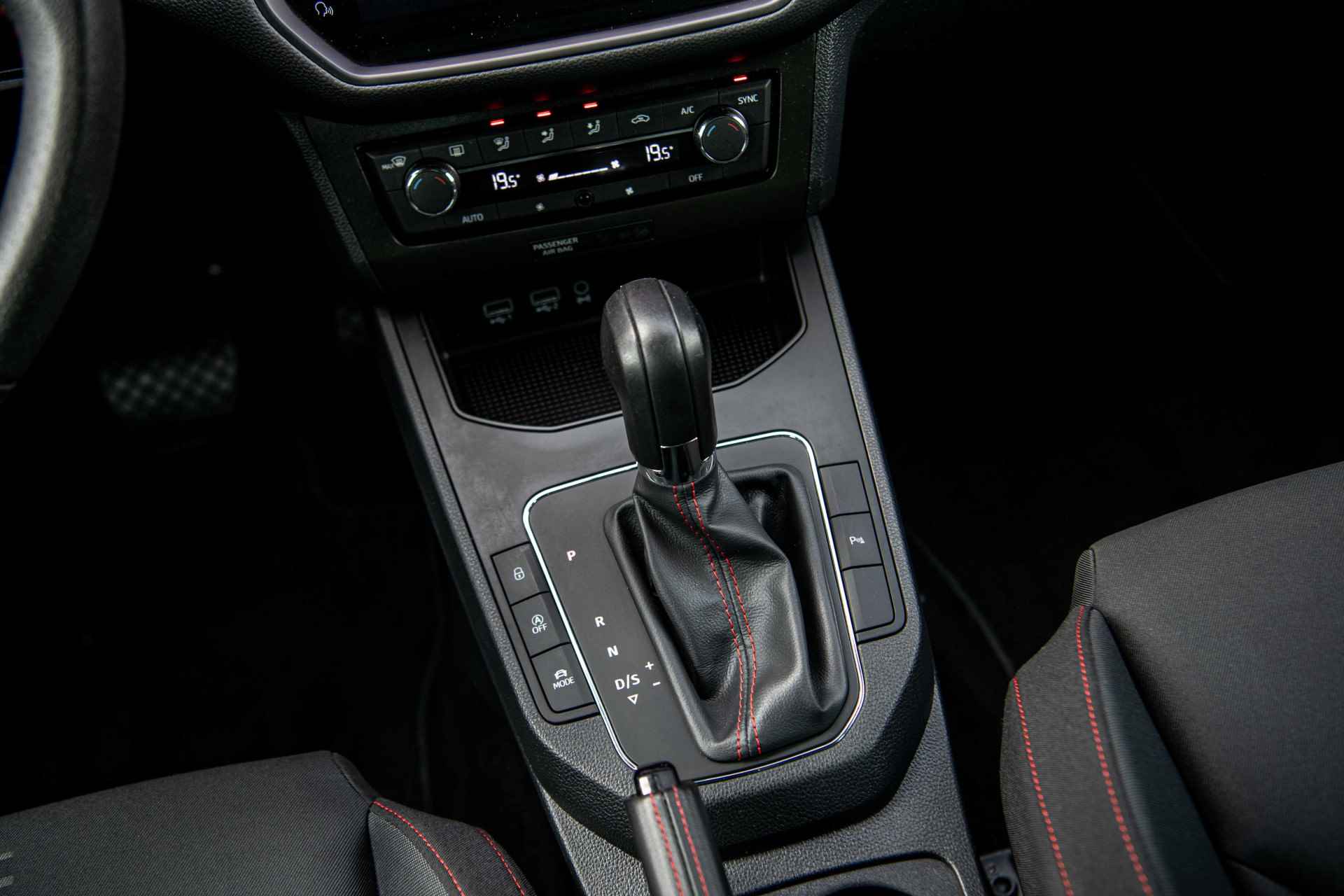 SEAT Ibiza 1.0 TSi 115 pk DSG-7 FR Business Intense | Full LED | Virtual Cockpit | Beats | 18" - 21/43