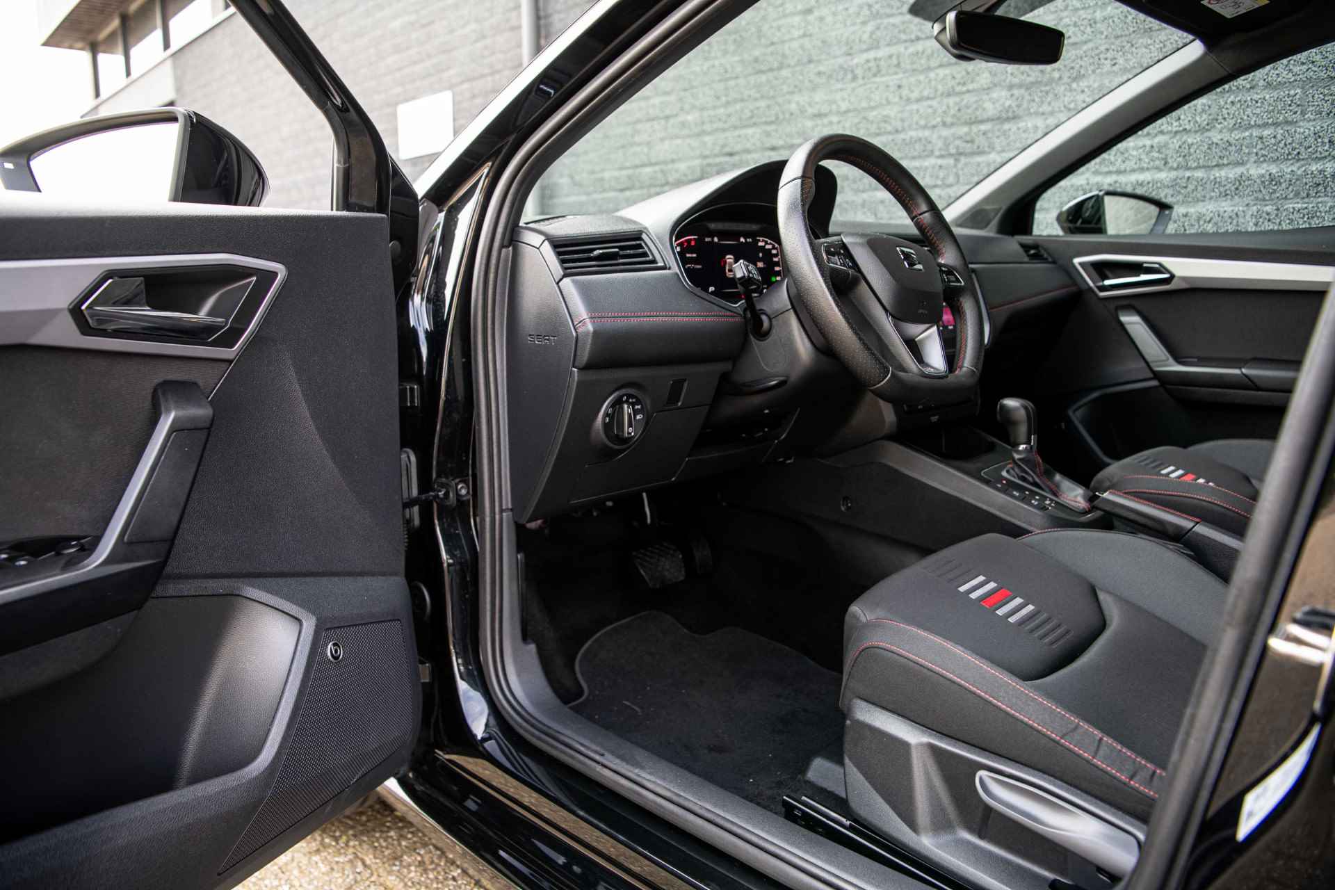 SEAT Ibiza 1.0 TSi 115 pk DSG-7 FR Business Intense | Full LED | Virtual Cockpit | Beats | 18" - 25/43