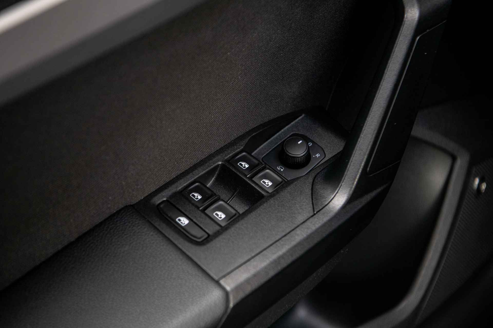 SEAT Ibiza 1.0 TSi 115 pk DSG-7 FR Business Intense | Full LED | Virtual Cockpit | Beats | 18" - 31/43