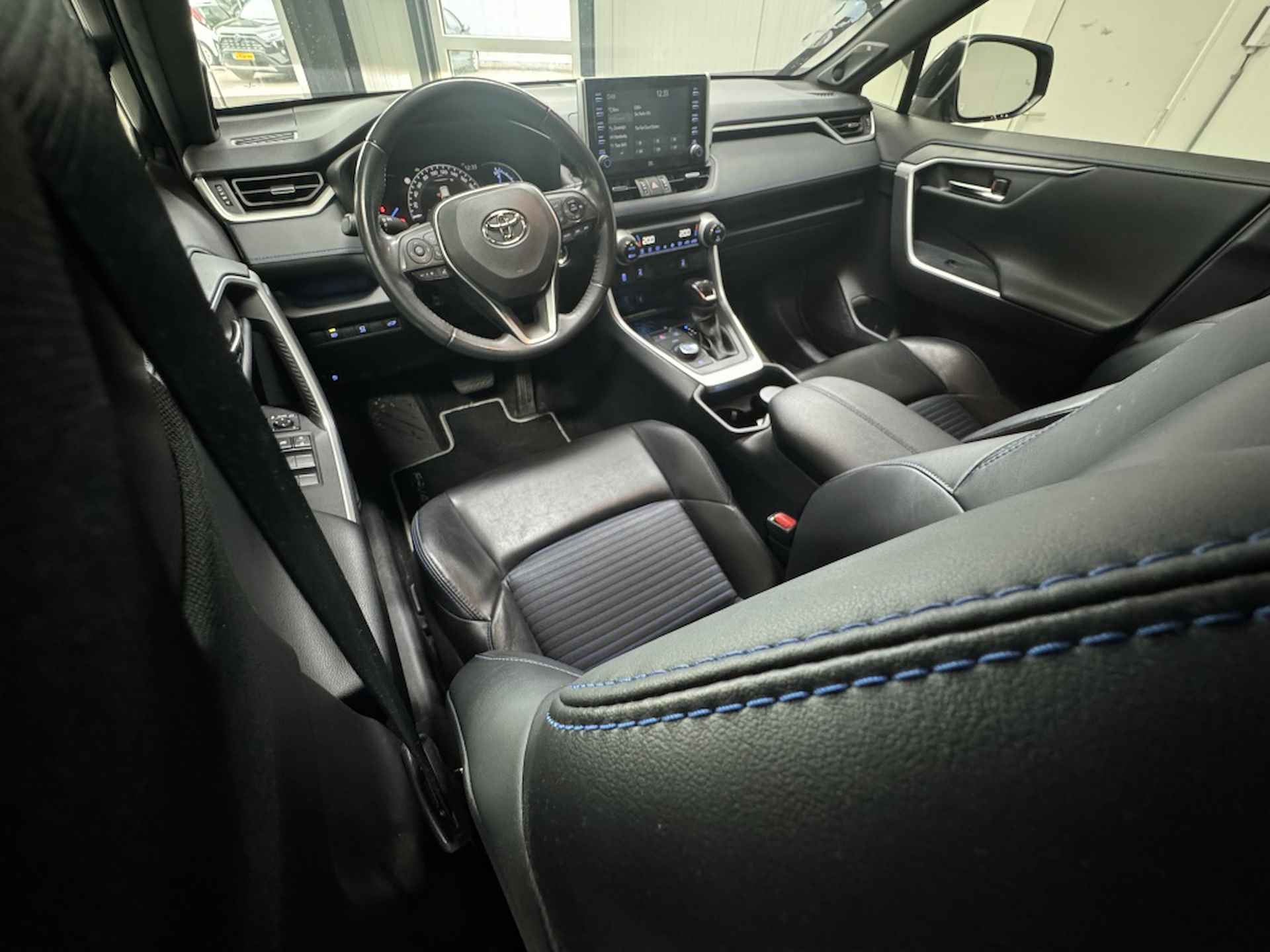 Toyota RAV4 2.5 Hybrid AWD Bi-Tone Panoramadak Trekhaak Navi Cruise - 4/25