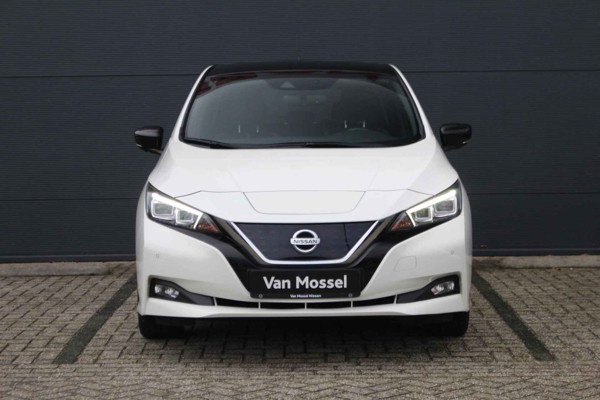 Nissan LEAF Tekna 40 kWh 150pk | Stoelverwarming | BOSE | Adaptive Cruise Control | 360 Camera | Navigatie - 3/39