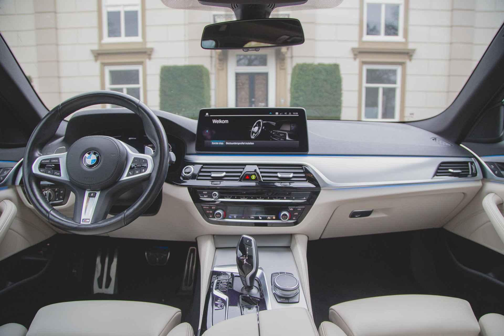 BMW 5-serie Touring 530e xDrive High Executive Pano | Leder | Stuurwielverw | Camera | HiFi - 3/66