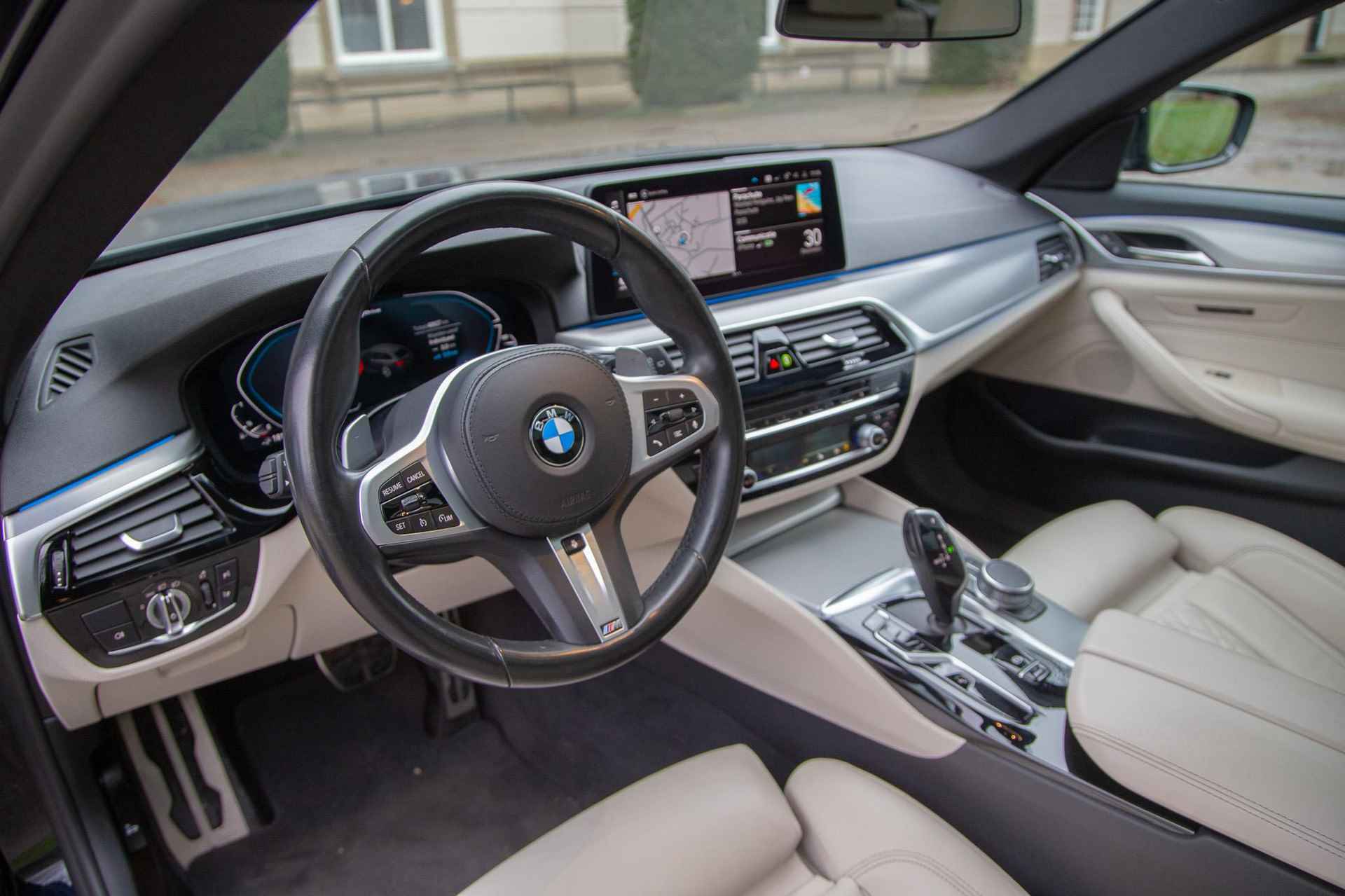 BMW 5-serie Touring 530e xDrive High Executive Pano | Leder | Stuurwielverw | Camera | HiFi - 17/66