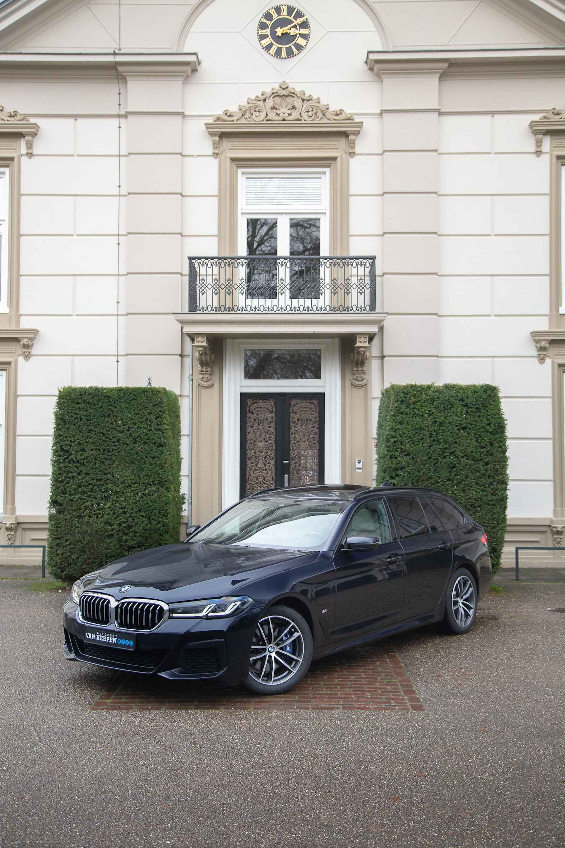 BMW 5-serie Touring 530e xDrive High Executive Pano | Leder | Stuurwielverw | Camera | HiFi - 55/66