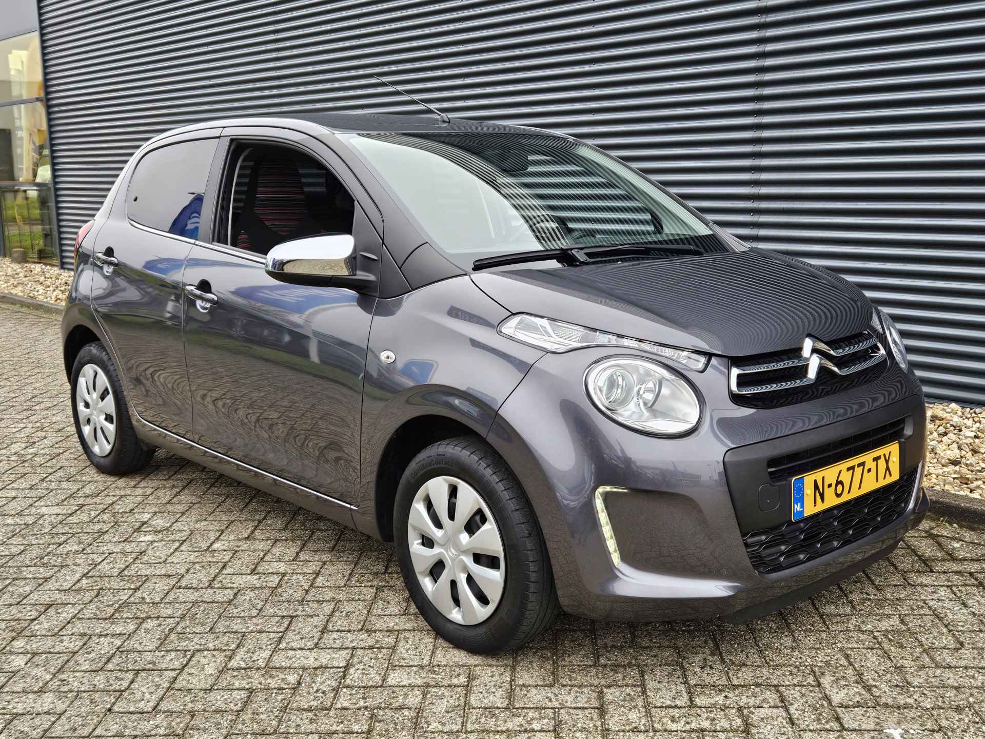 Citroën C1 1.0 VTi Feel | Airco | Camera | Touchscreen | Bluetooth | Navigatie via Apple Carplay of Android Auto| Donker Getint Glas Achter | Chroom Exterieur Pakket | - 3/38