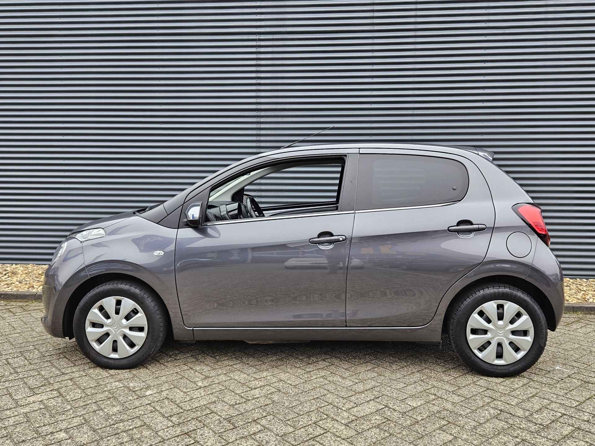 Citroën C1 1.0 VTi Feel | Airco | Camera | Touchscreen | Bluetooth | Navigatie via Apple Carplay of Android Auto| Donker Getint Glas Achter | Chroom Exterieur Pakket | - 4/38