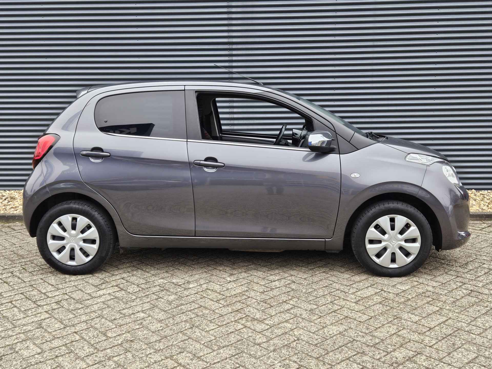 Citroën C1 1.0 VTi Feel | Airco | Camera | Touchscreen | Bluetooth | Navigatie via Apple Carplay of Android Auto| Donker Getint Glas Achter | Chroom Exterieur Pakket | - 13/38