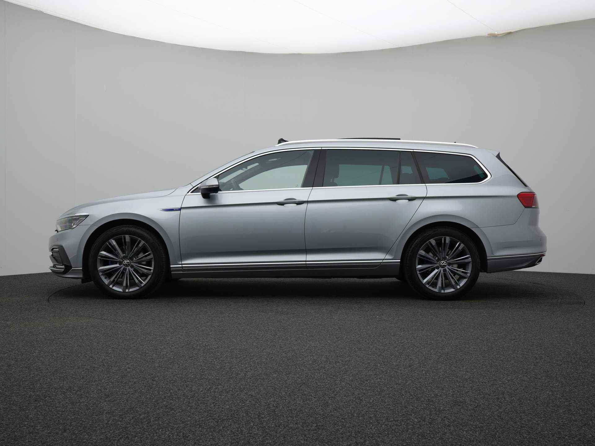 Volkswagen Passat Variant 1.4 TSI PHEV GTE Business / AUTOMAAT/ PANO/ GARANTIE TM 12-2027/ 14.000 KM/ CAMERA/ PARK. SENSOREN/ 218 PK/ ERGO COMFORT/ LED/ STOELVERWARM./ DIGITAL DASHBOARD/ ADAPT. CRUISE/ APP CONNECT/ NAVI/ CLIMA/ DAB - 3/51