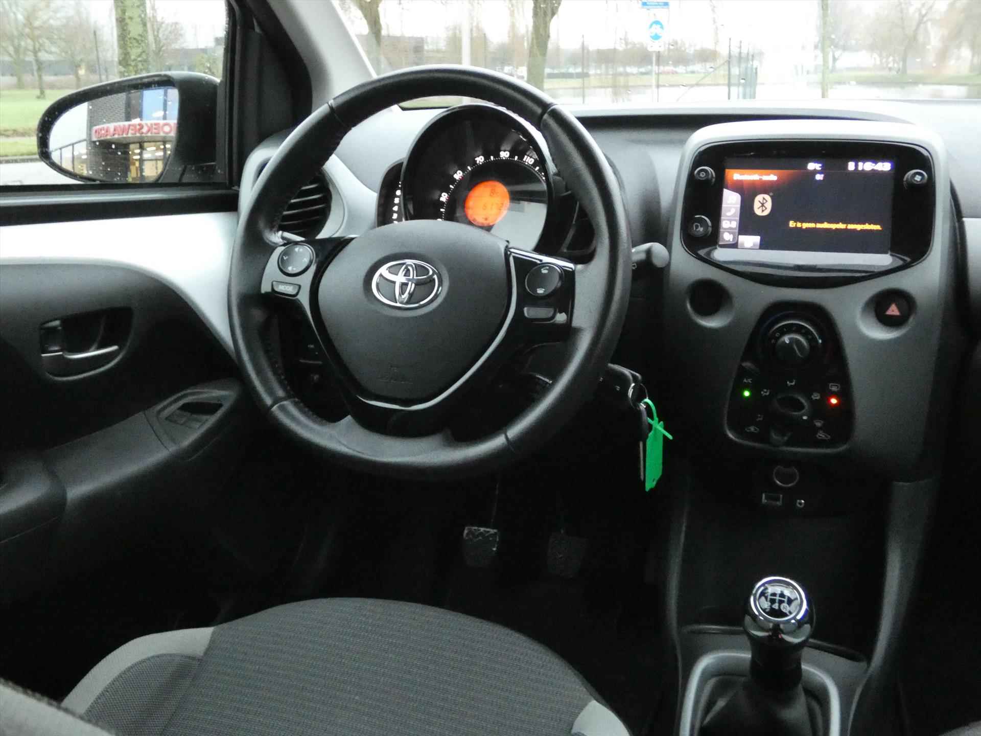 TOYOTA Aygo 1.0 VVT-i 72pk 5D X-Play | Camera | Carplay | - 10/37