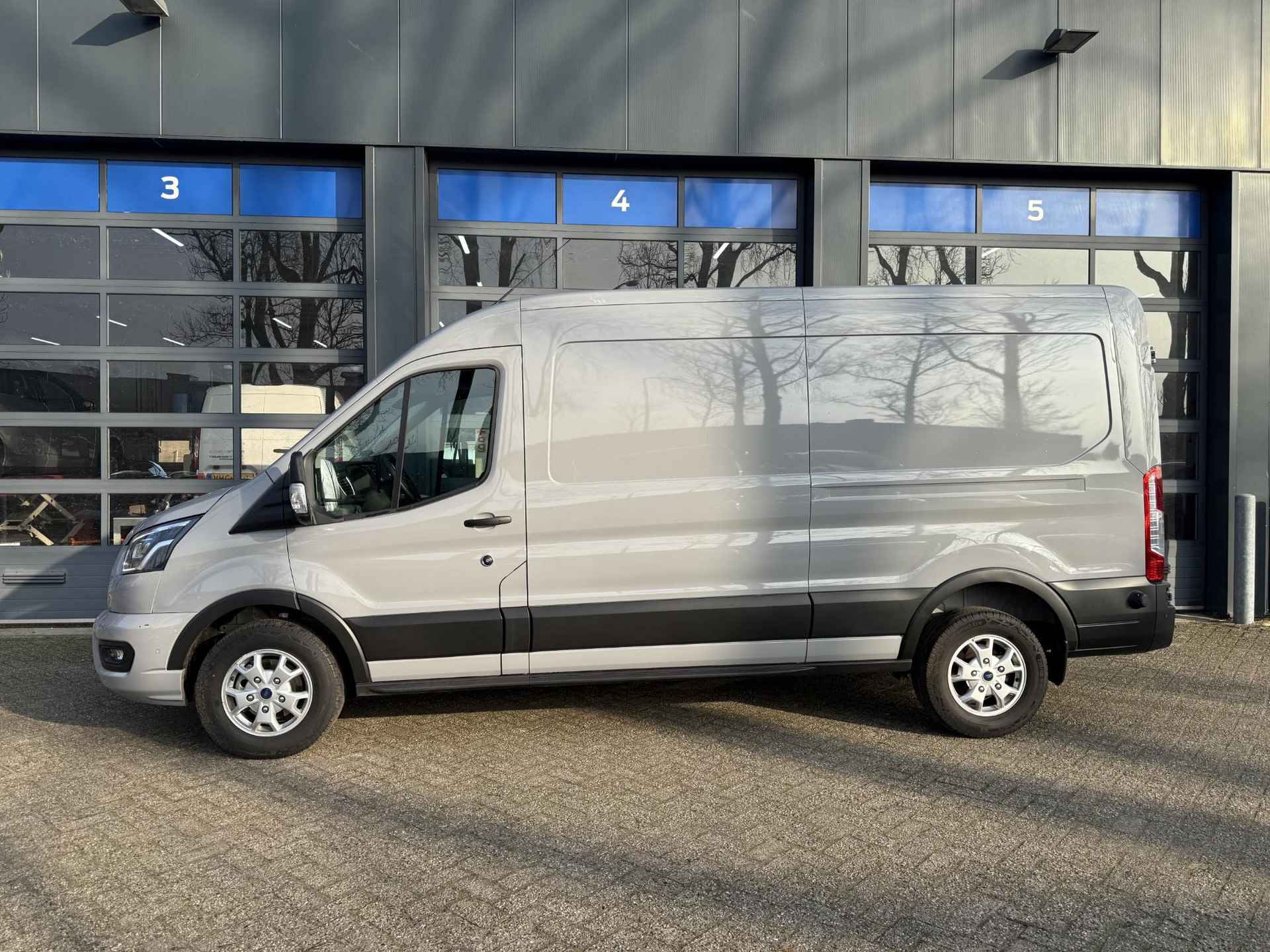 Ford Transit 350 2.0 TDCI L3H2 Limited - 3/15