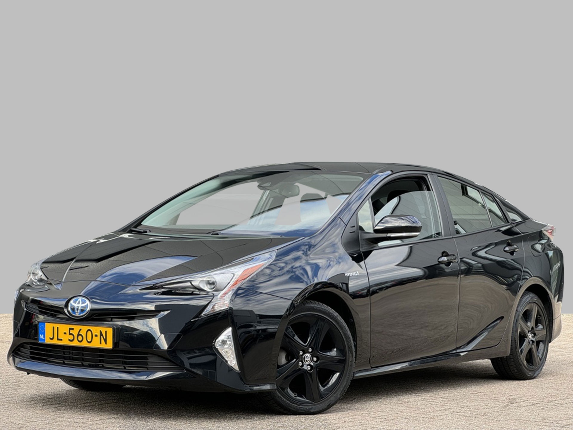 Toyota Prius 1.8 First Edition NL Trekhaak Clima Cruise PDC HUD Stoelverw. bij viaBOVAG.nl