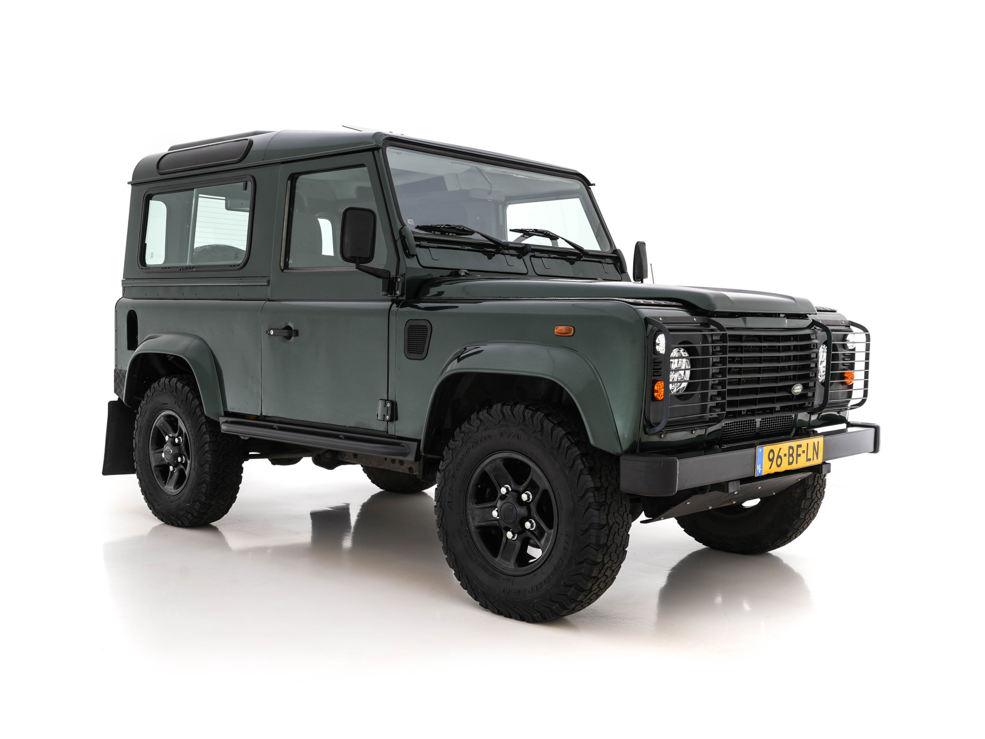 Land Rover Defender 2.5 Td5 90" County Hard Top *YOUNGTIMER* *SUNROOF | 4X4 | FULL-LED | RADIO-CD | TOWBAR | 16''ALU*