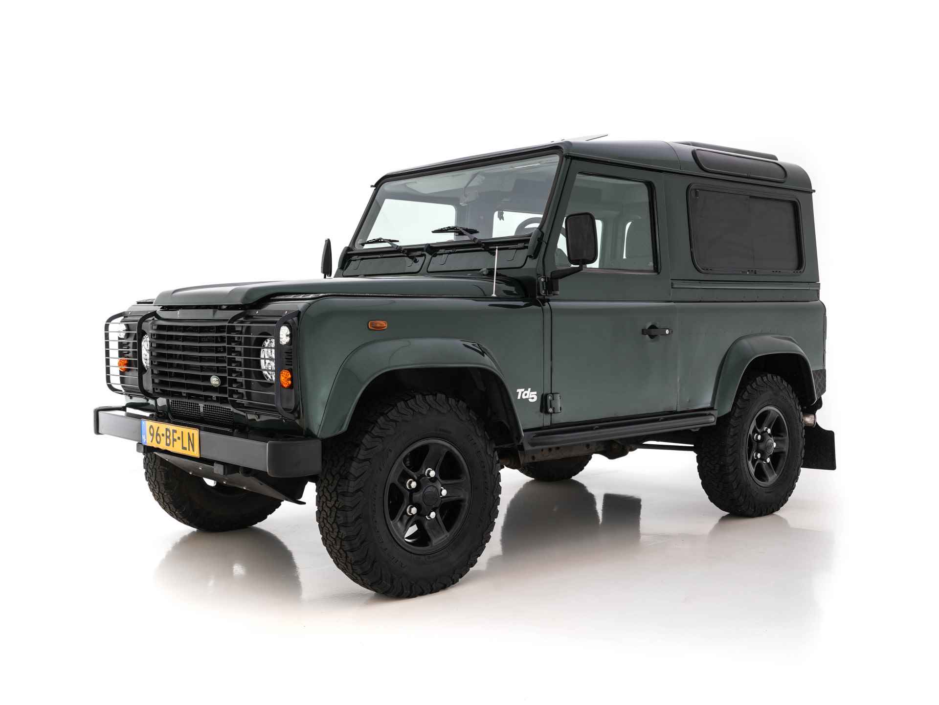 Land Rover Defender 2.5 Td5 90" County Hard Top *YOUNGTIMER* *SUNROOF | 4X4 | FULL-LED | RADIO-CD | TOWBAR | 16''ALU* - 3/23