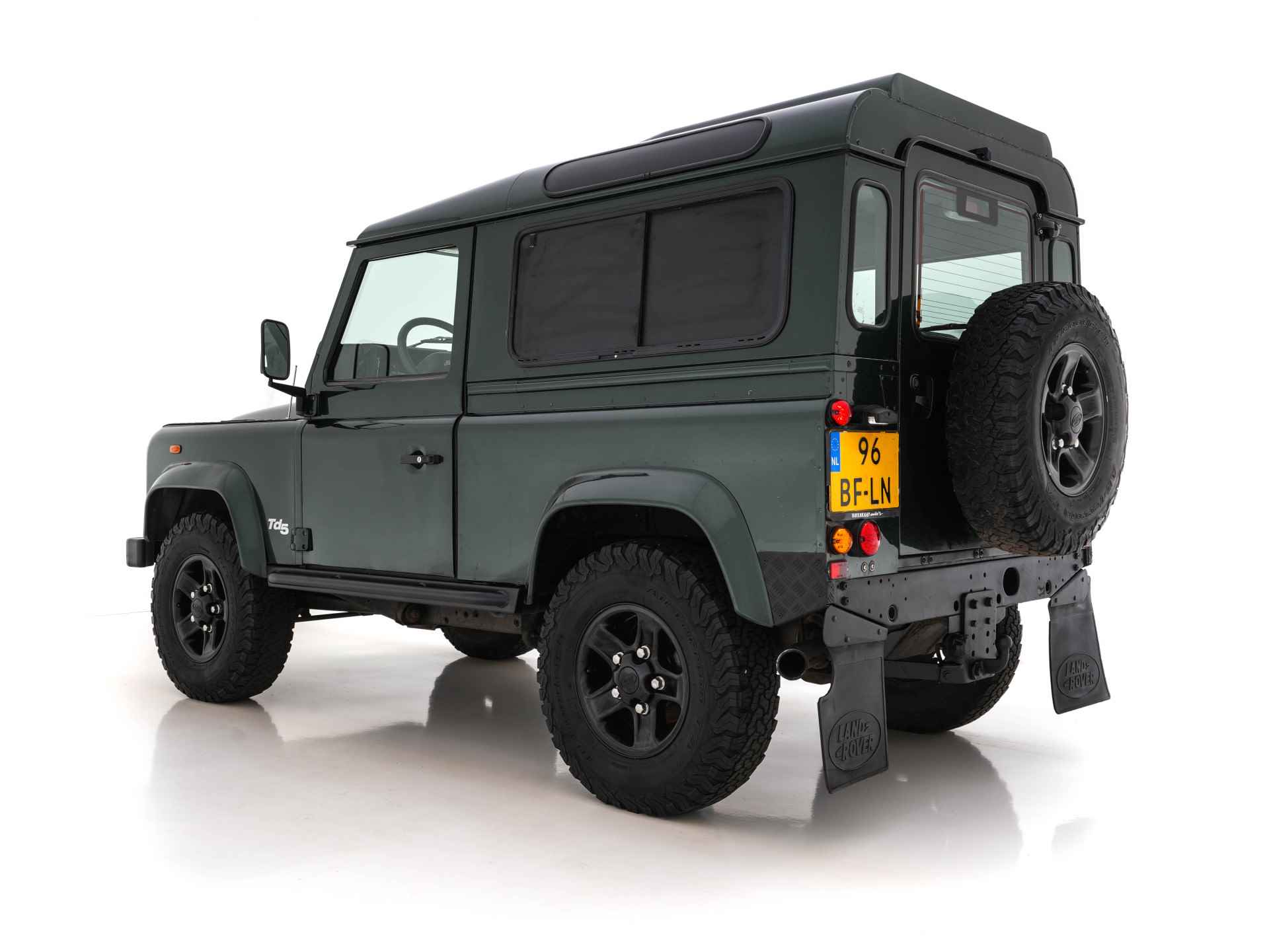 Land Rover Defender 2.5 Td5 90" County Hard Top *YOUNGTIMER* *SUNROOF | 4X4 | FULL-LED | RADIO-CD | TOWBAR | 16''ALU* - 4/23