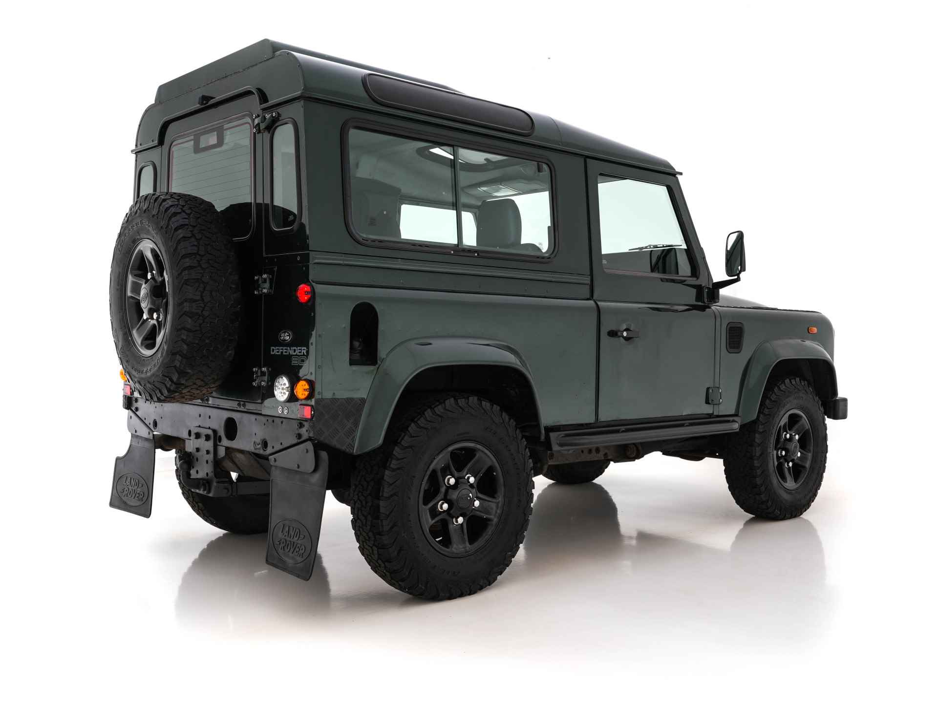 Land Rover Defender 2.5 Td5 90" County Hard Top *YOUNGTIMER* *SUNROOF | 4X4 | FULL-LED | RADIO-CD | TOWBAR | 16''ALU* - 6/23