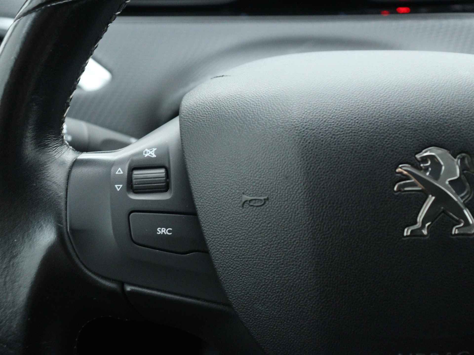 Peugeot 2008 1.2 PureTech Allure | Navigatie | Camera achter | Cruise control | PDC | - 22/44