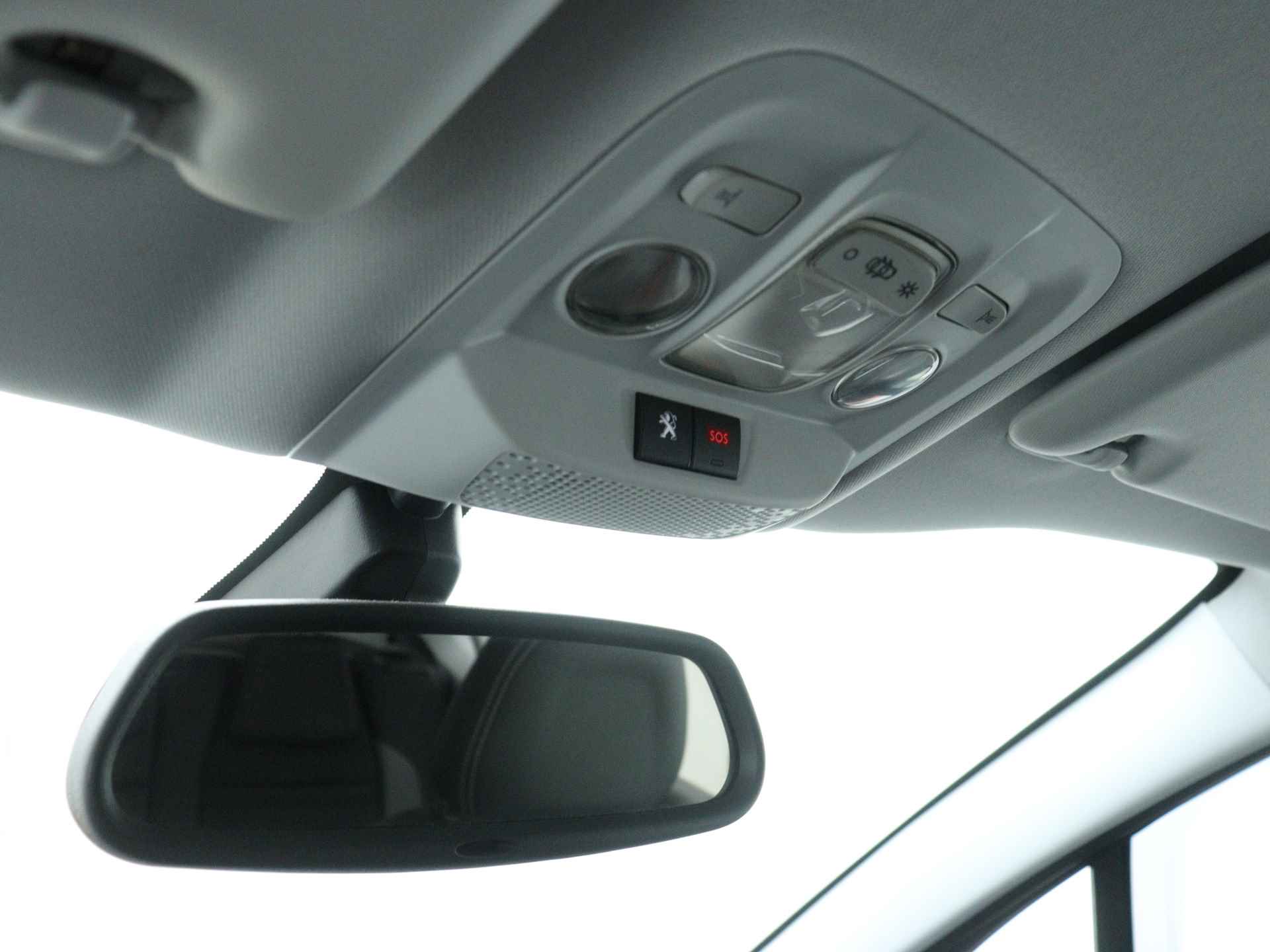 Peugeot 2008 1.2 PureTech Allure | Navigatie | Camera achter | Cruise control | PDC | - 32/44