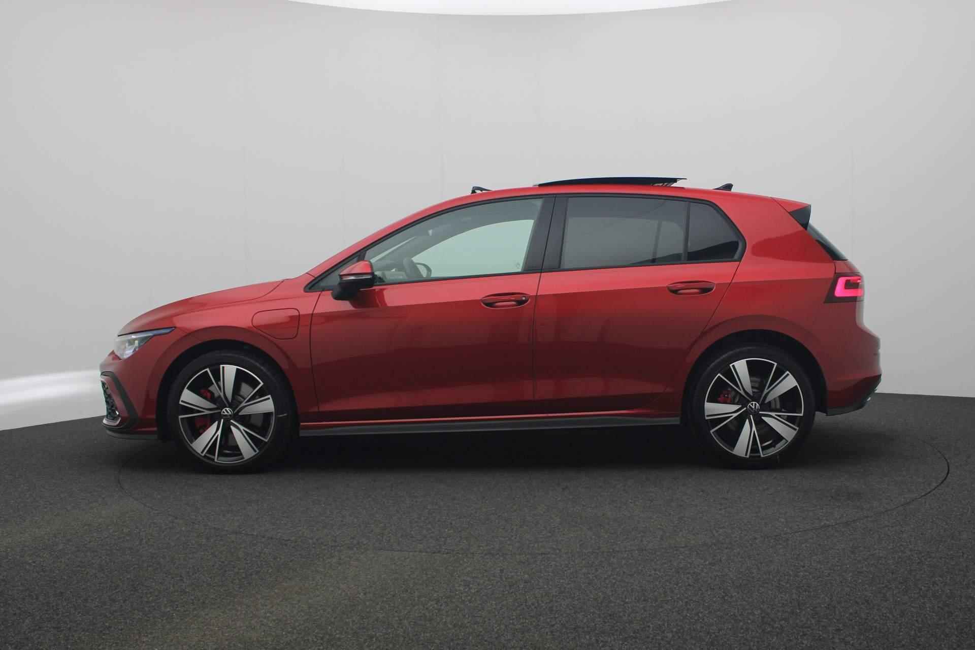 Volkswagen Golf 1.4 245PK DSG eHybrid GTE | Pano | LED mistlampen | IQ Light | Keyless | 18 inch | Camera | Adapt. Cruise | Navi | Apple Carplay / Android Auto - 20/43