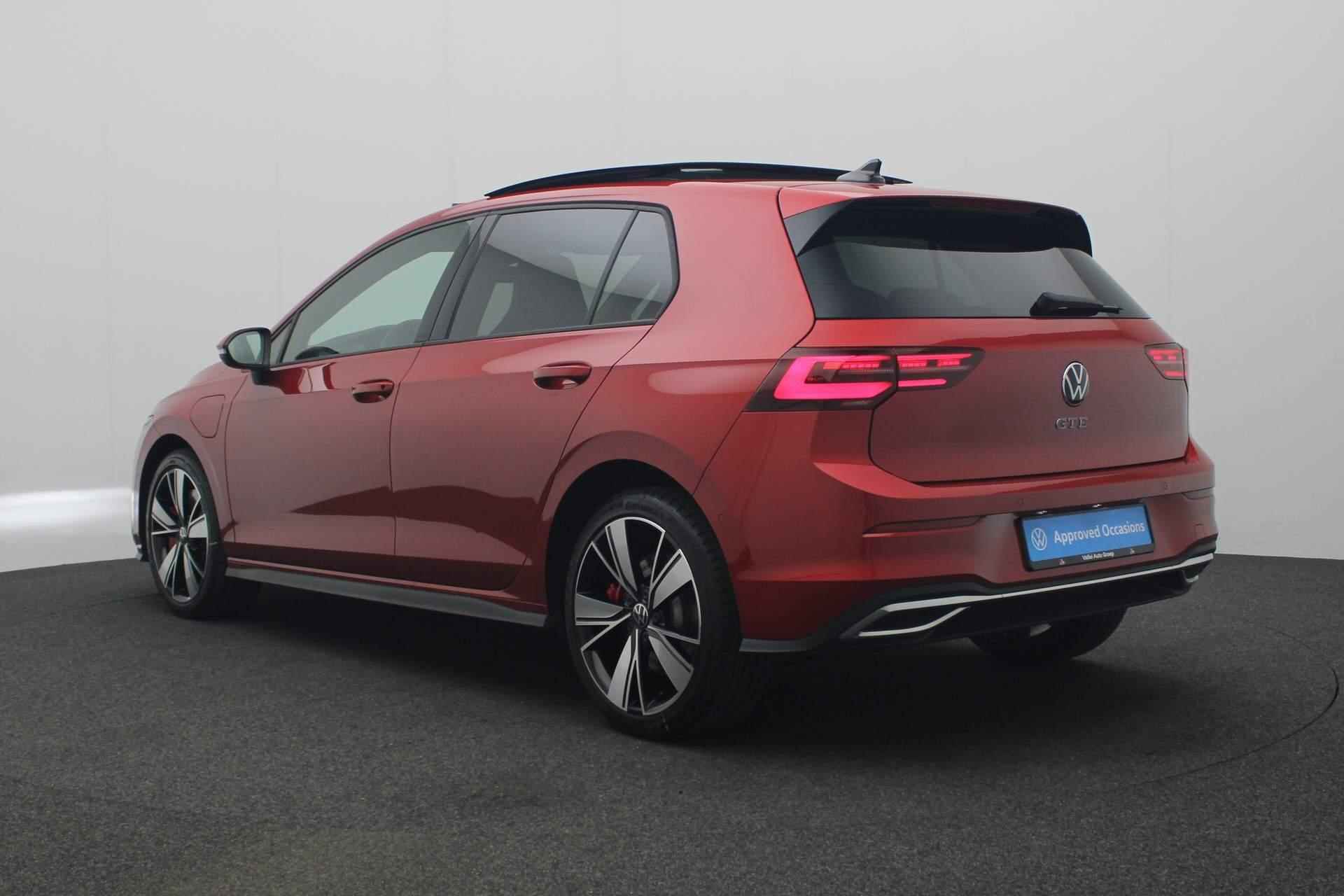 Volkswagen Golf 1.4 245PK DSG eHybrid GTE | Pano | LED mistlampen | IQ Light | Keyless | 18 inch | Camera | Adapt. Cruise | Navi | Apple Carplay / Android Auto - 37/43