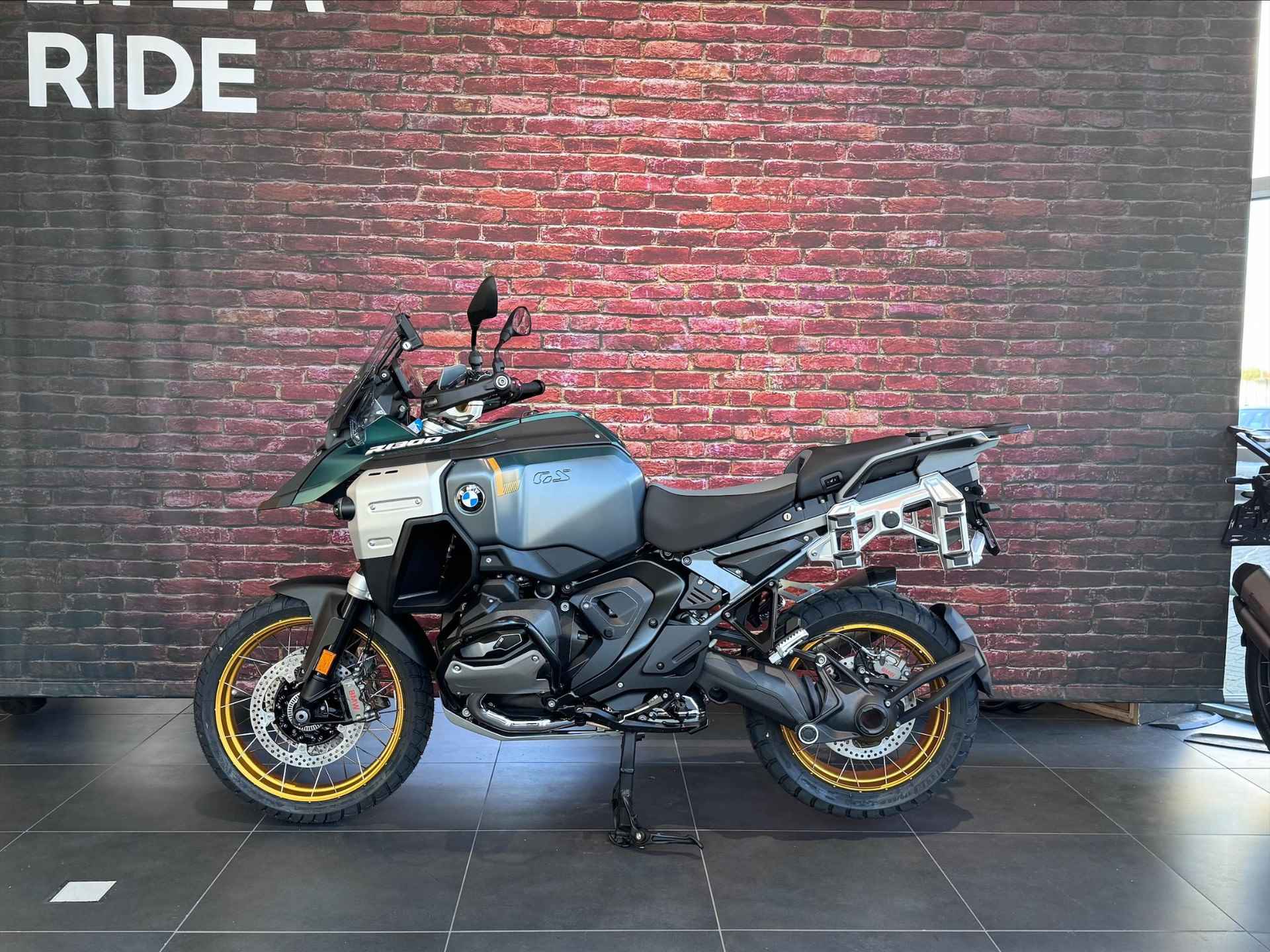 BMW R 1300 GS Adventure - 2/16