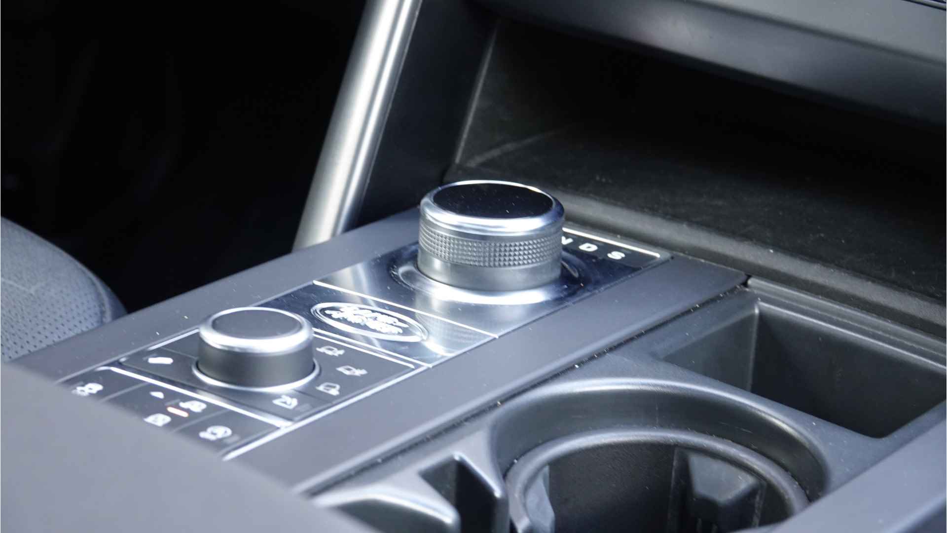 Land Rover Discovery 3.0 Sd6 Landmark Edition 7p. Black Optik | Panoramadak | LED | 7 persoons | - 36/38