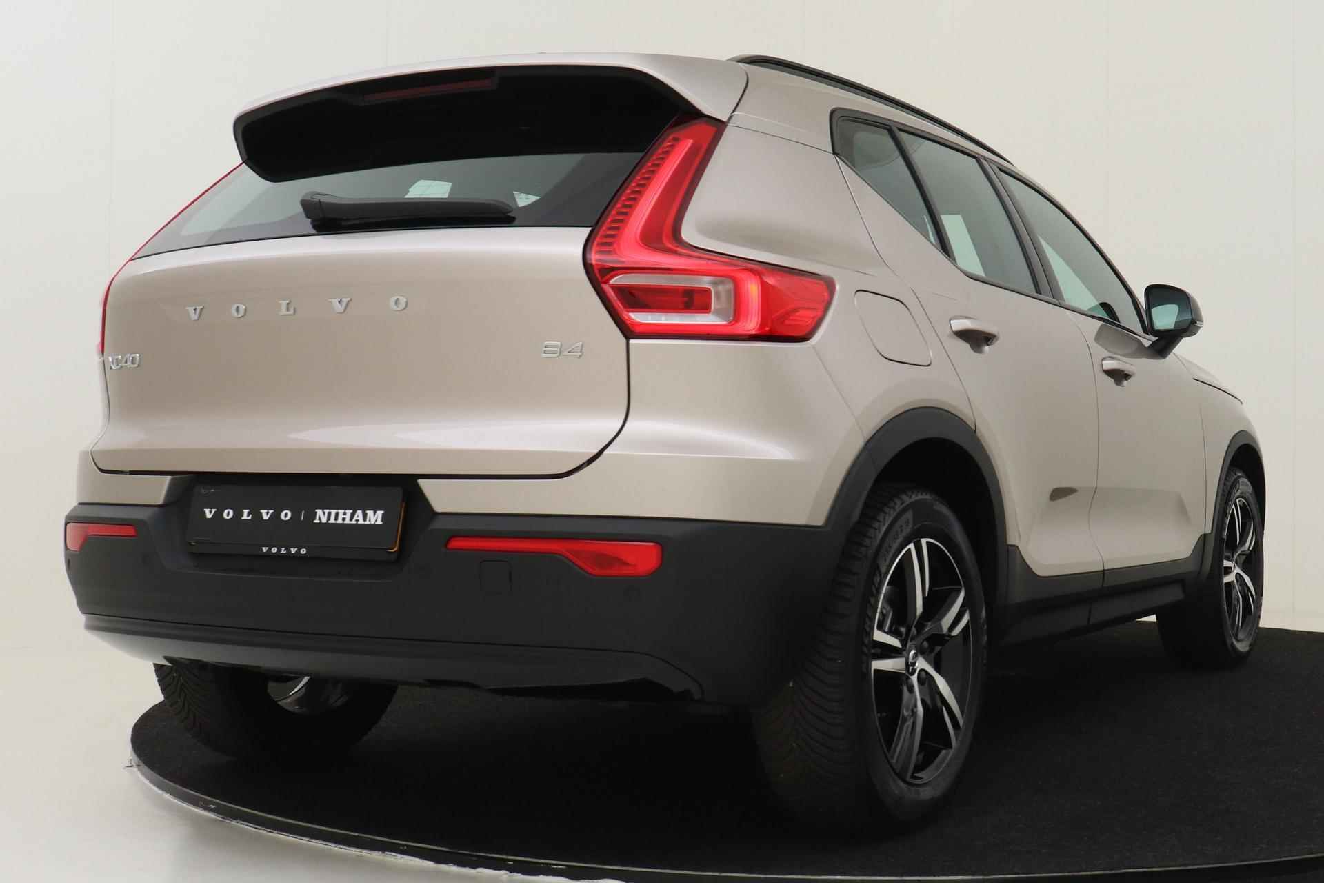 Volvo XC40 B4 (M-HYBRID) PLUS DARK -CAMERA|ADAP.CRUISE|VERW.VOORRUIT|TREKHAAK - 4/53