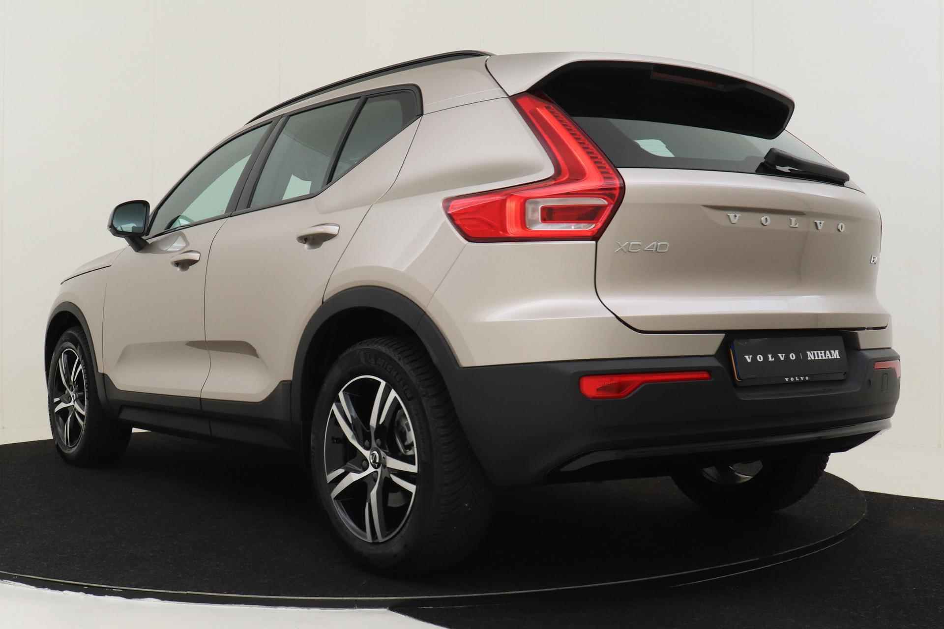 Volvo XC40 B4 (M-HYBRID) PLUS DARK -CAMERA|ADAP.CRUISE|VERW.VOORRUIT|TREKHAAK - 7/53