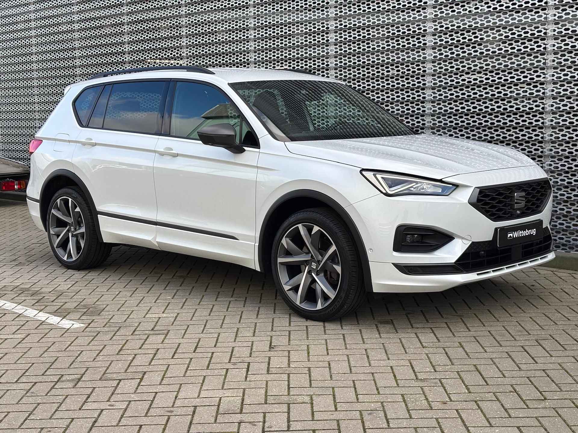 SEAT Tarraco 1.4 TSI e-Hybrid 245pk DSG PHEV FR / Digitale Cockpit / Elektrische Trekhaak / Parelmoer Lak / 360 Camera / Memory Seat / 20" LMV / Full LED / Navi / Stuur en Stoelverwarming V+A ** - 10/35