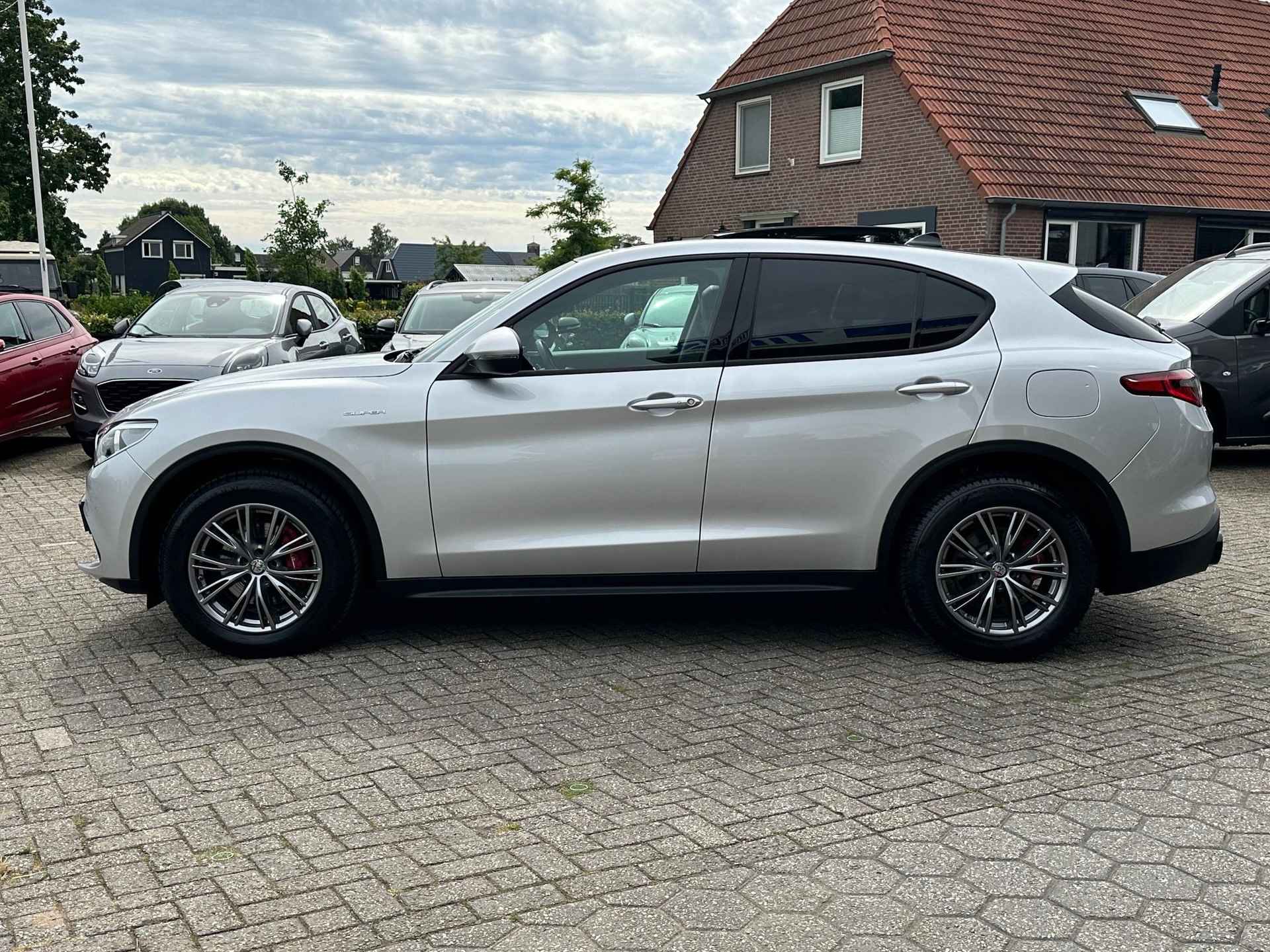 Alfa Romeo Stelvio 2.0 T AWD Sprint PANO | NAVI | KLIMA | BOVAG! - 4/35