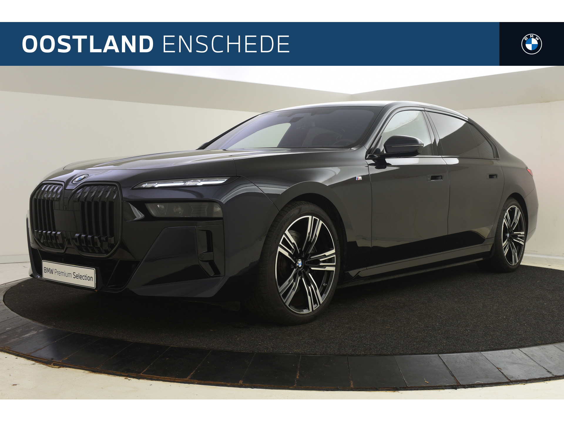 BMW i7 xDrive60 High Executive M Sport / Panoramadak Sky Lounge / Trekhaak / Parking Assistant Professional / Multifunctionele Stoelen / Active Steering