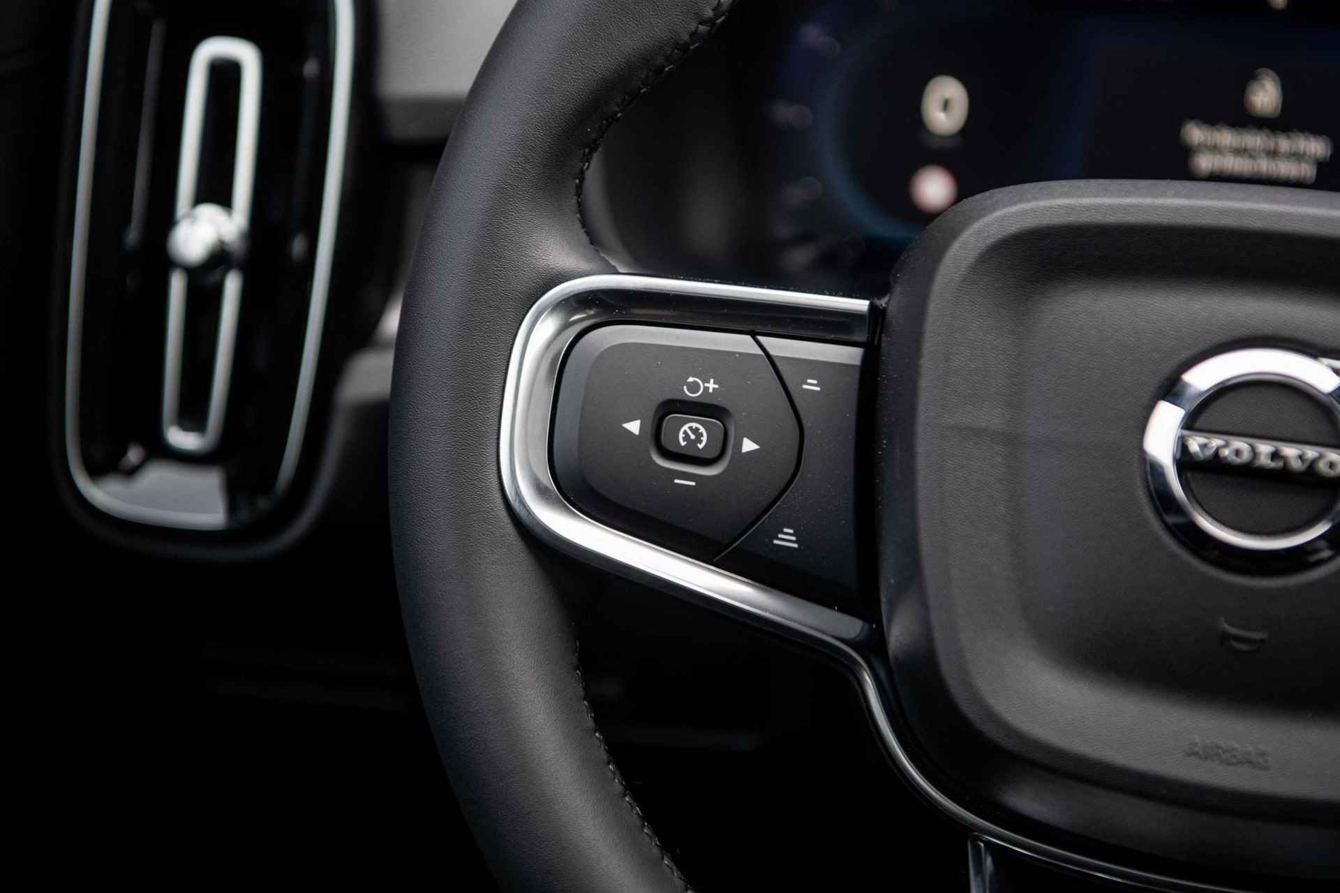 Volvo C40 Single Motor Extended Range Ultimate 82 kWh Fin. € 1.109 p/m| Pixel LED | Nubuck Interieur | Donker Glas | 20" | Power Seats | - 29/42