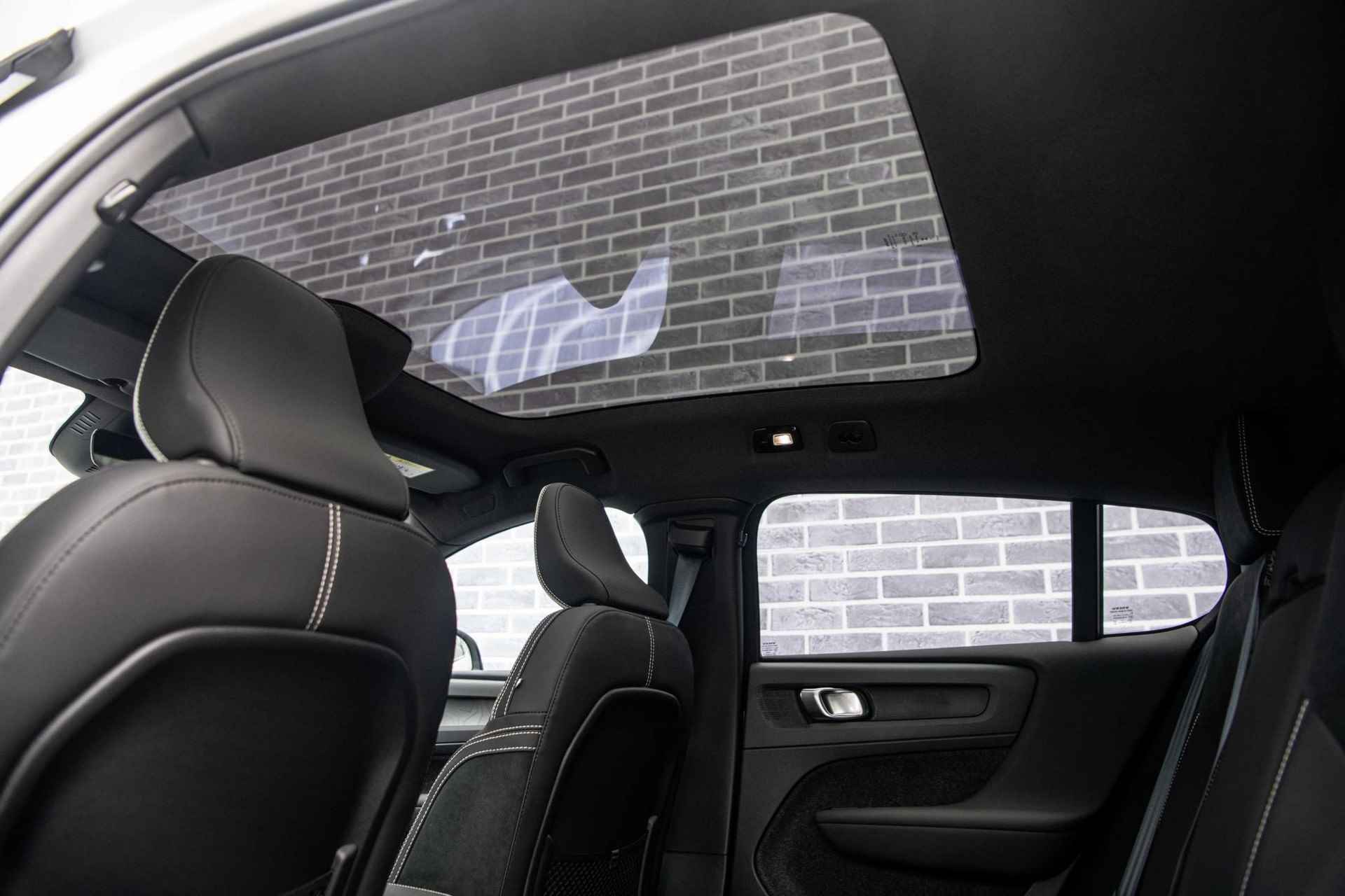 Volvo C40 Single Motor Extended Range Ultimate 82 kWh Fin. € 1.109 p/m| Pixel LED | Nubuck Interieur | Donker Glas | 20" | Power Seats | - 37/42