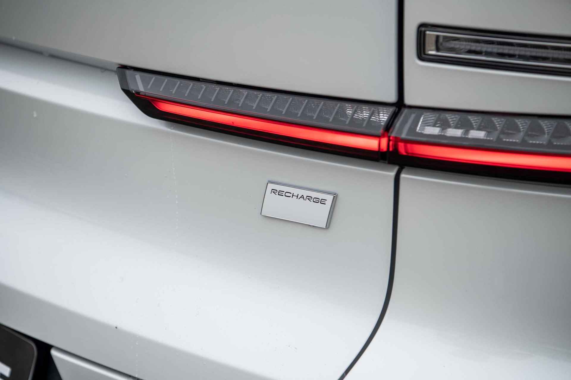 Volvo C40 Single Motor Extended Range Ultimate 82 kWh Fin. € 1.109 p/m| Pixel LED | Nubuck Interieur | Donker Glas | 20" | Power Seats | - 40/42