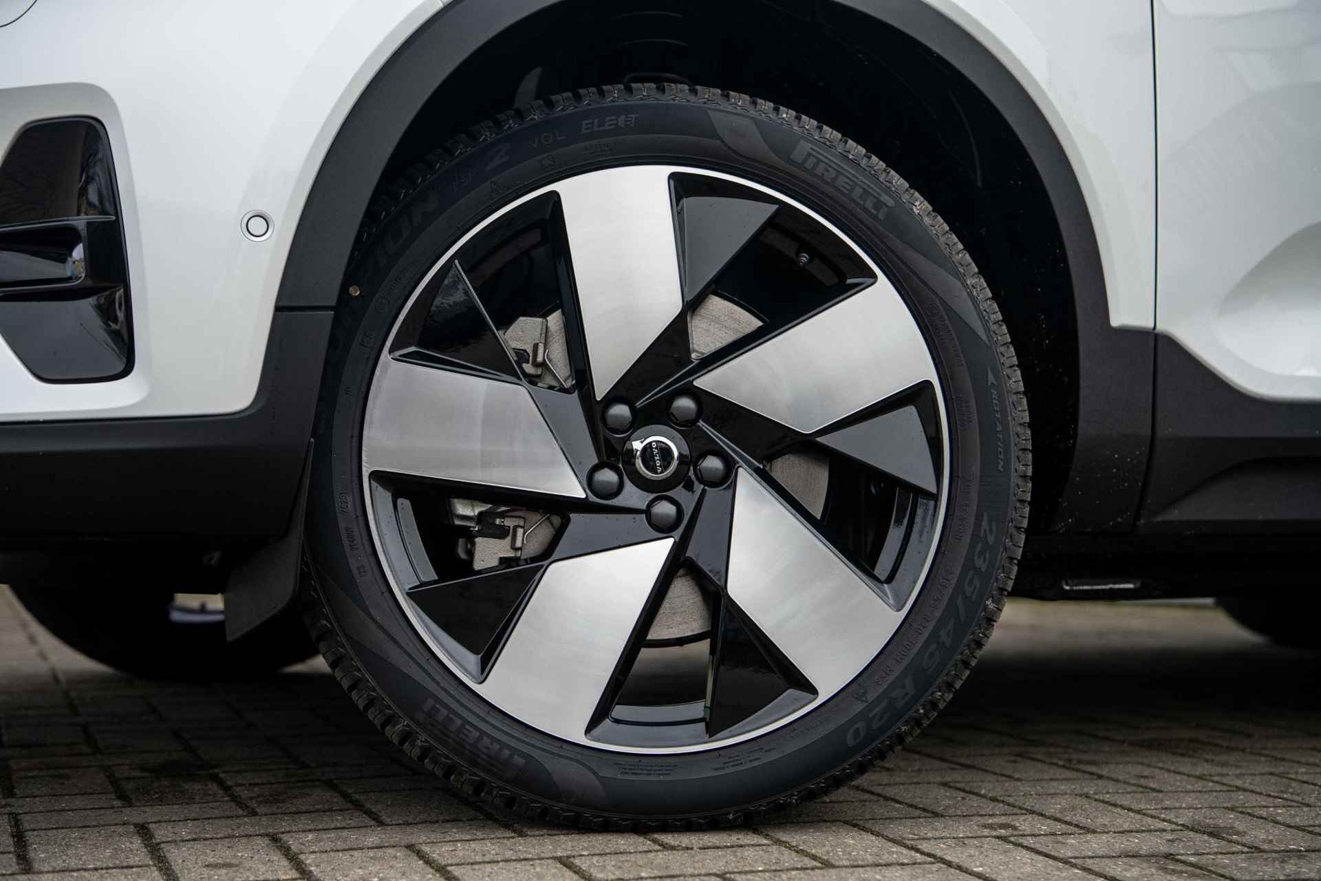 Volvo C40 Single Motor Extended Range Ultimate 82 kWh Fin. € 1.109 p/m| Pixel LED | Nubuck Interieur | Donker Glas | 20" | Power Seats | - 42/42