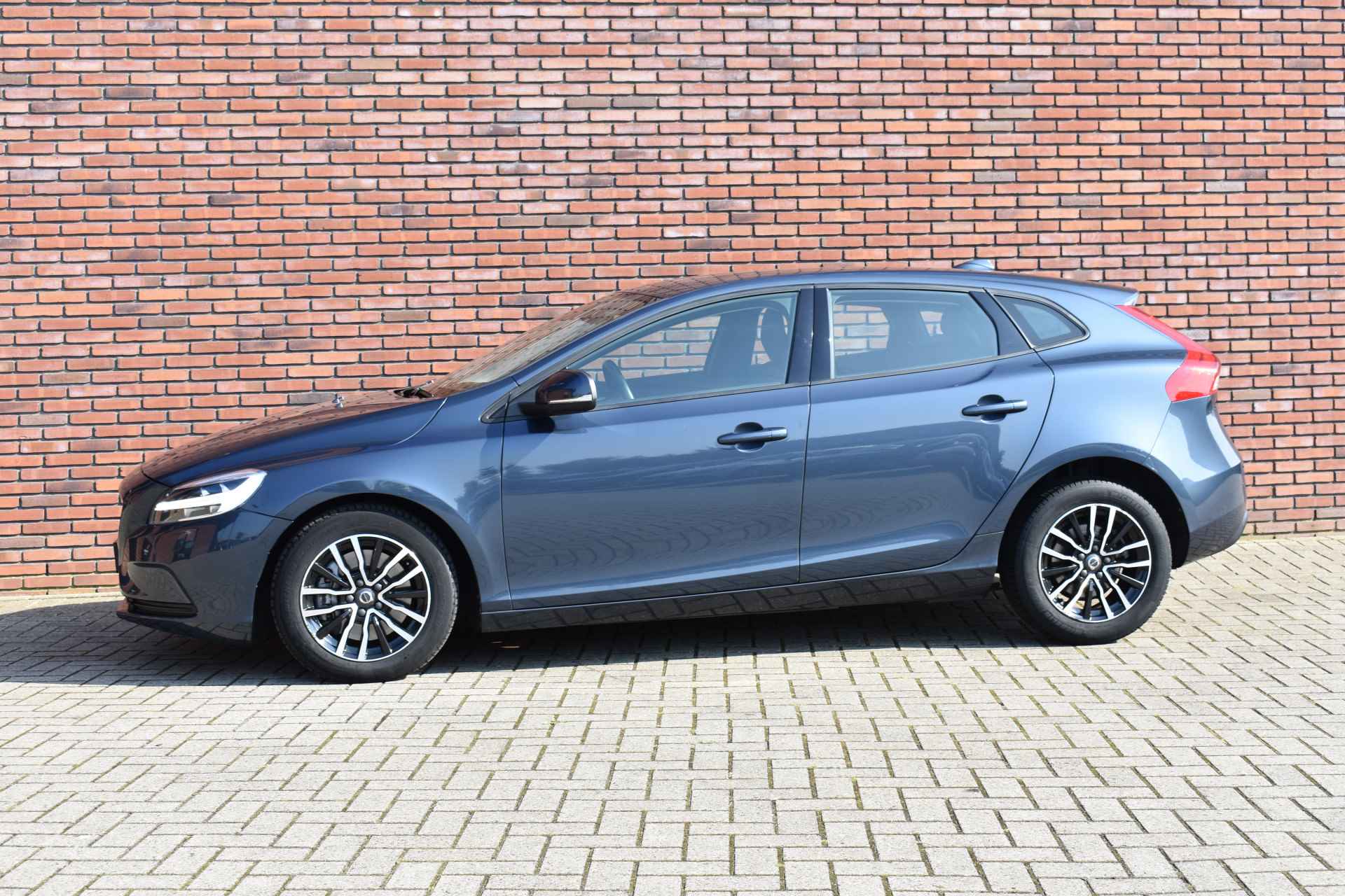 Volvo V40 T2 123PK Automaat Nordic+ | Standkachel | Verwarmbare voorruit | - 27/28