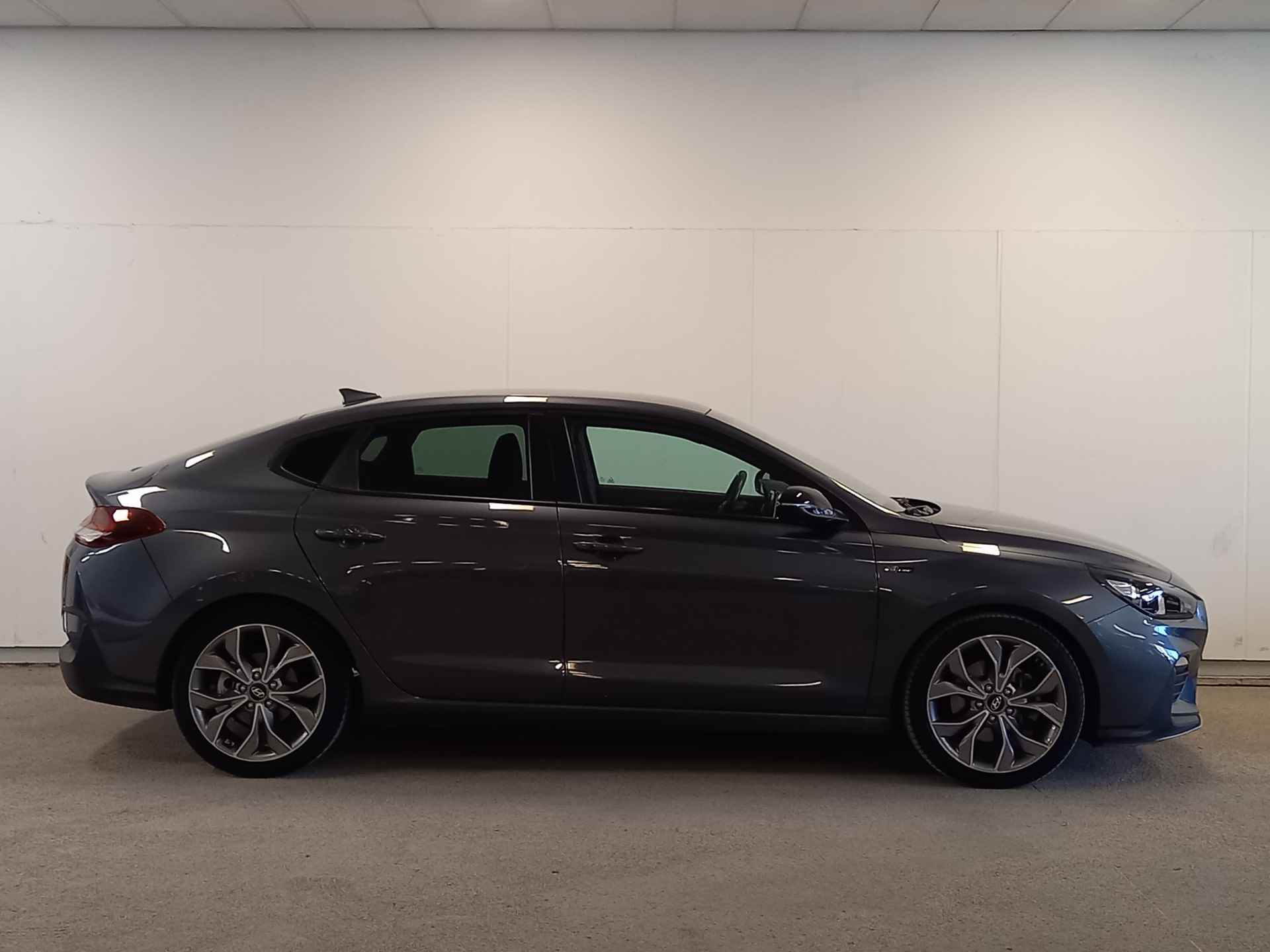 Hyundai i30 Fastback 1.4 T-GDI 140pk N Line | Navigatie | Sportstoelen | Camera - 12/16