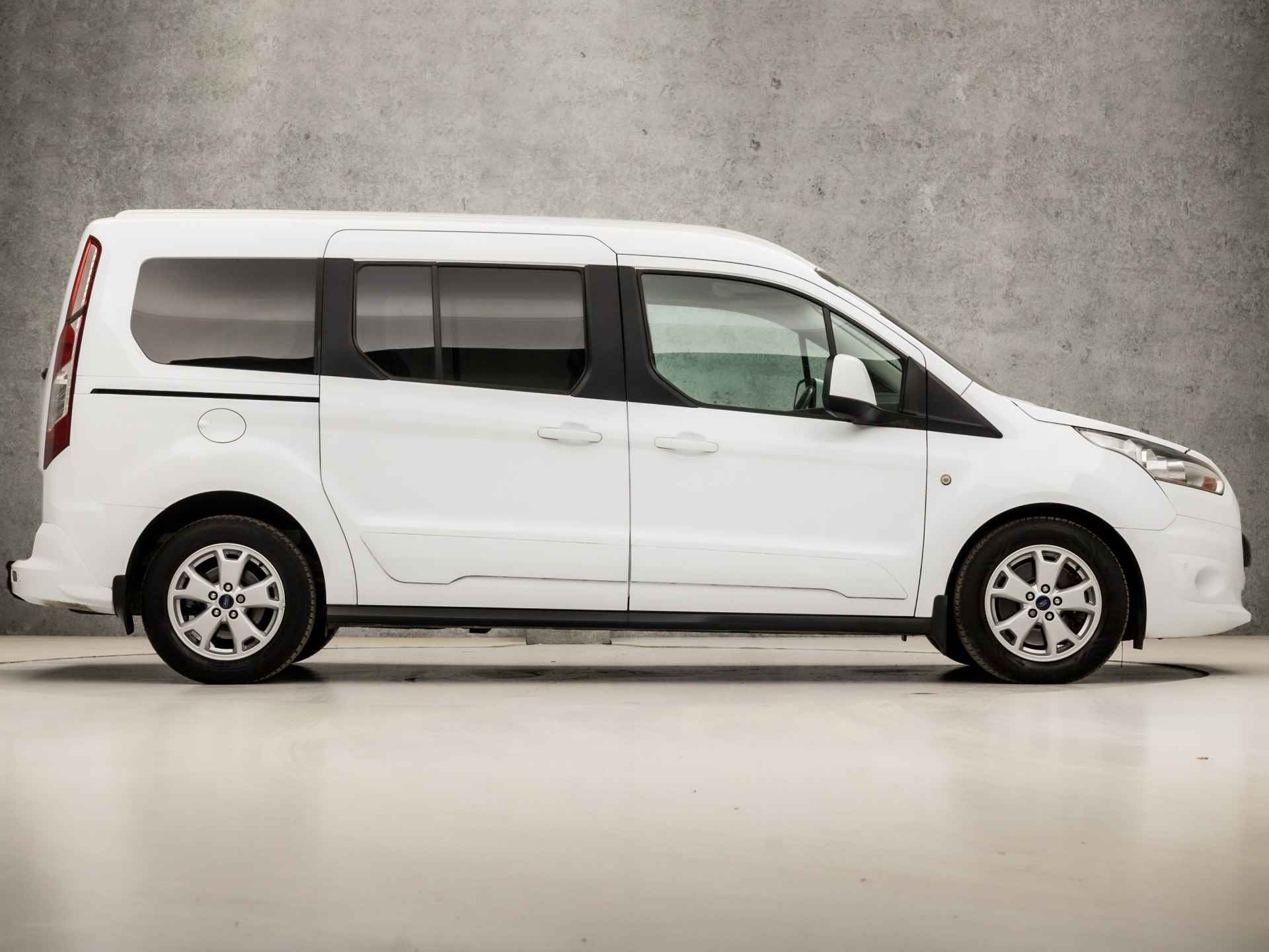 Ford Tourneo Connect Grand 1.6 Titanium 150Pk Automaat (PANORAMADAK, CLIMATE, GETINT GLAS, PARKEERSENSOREN, SPORTSTOELEN, TREKHAAK, CRUISE, NIEUWE APK, NIEUWSTAAT) - 4/36