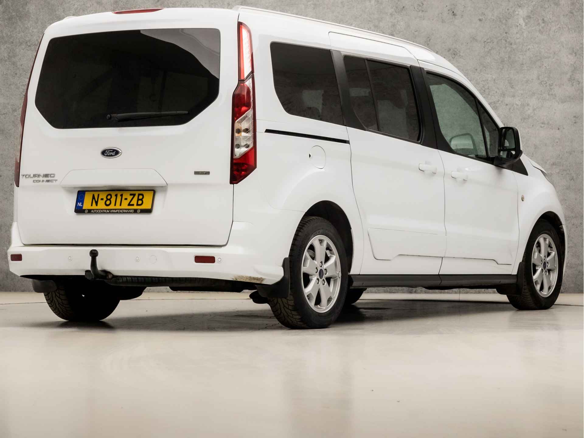 Ford Tourneo Connect Grand 1.6 Titanium 150Pk Automaat (PANORAMADAK, CLIMATE, GETINT GLAS, PARKEERSENSOREN, SPORTSTOELEN, TREKHAAK, CRUISE, NIEUWE APK, NIEUWSTAAT) - 5/36