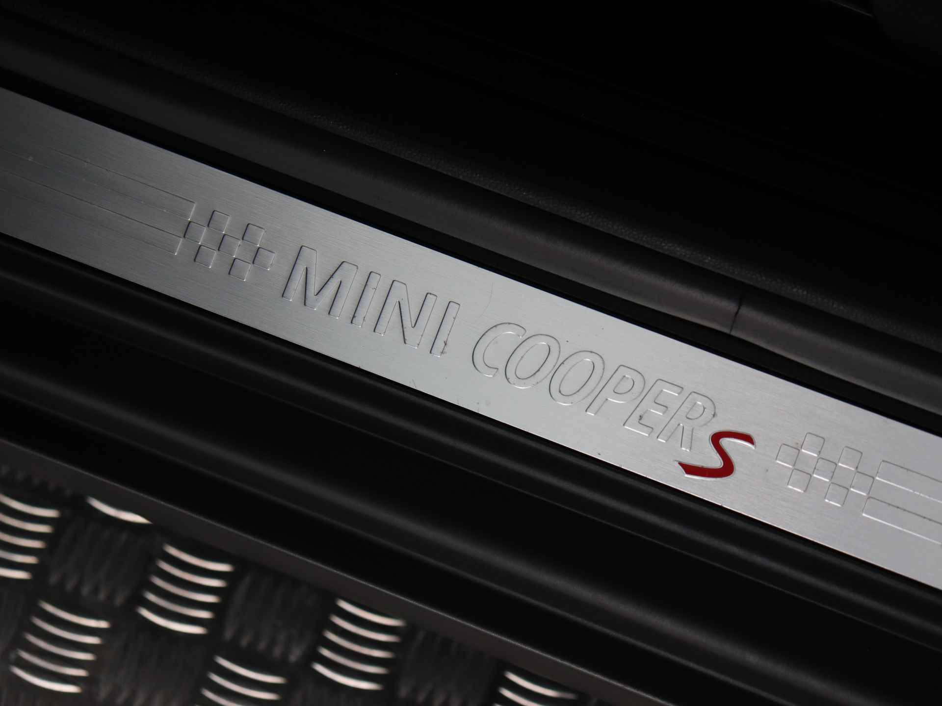 MINI Clubman 2.0 Cooper S Chili Serious Business (NL-Auto / Panodak / Leder / Led / Sportstoelen / Climate / Cruise / Navi) - 35/72