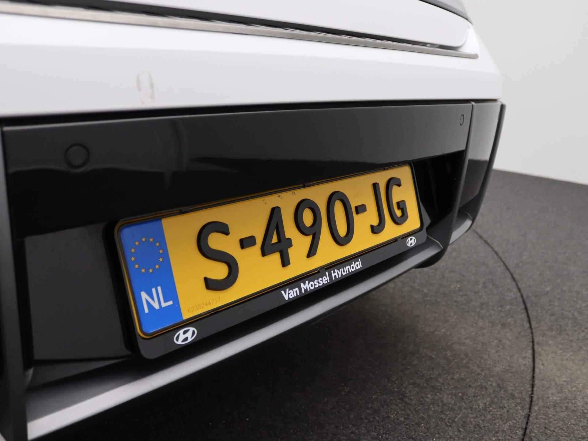 Hyundai IONIQ 6 Connect 77 kWh | Achteruitrijcamera | Stoel en Stuurverwarming | Navigatie | V2L | - 37/47