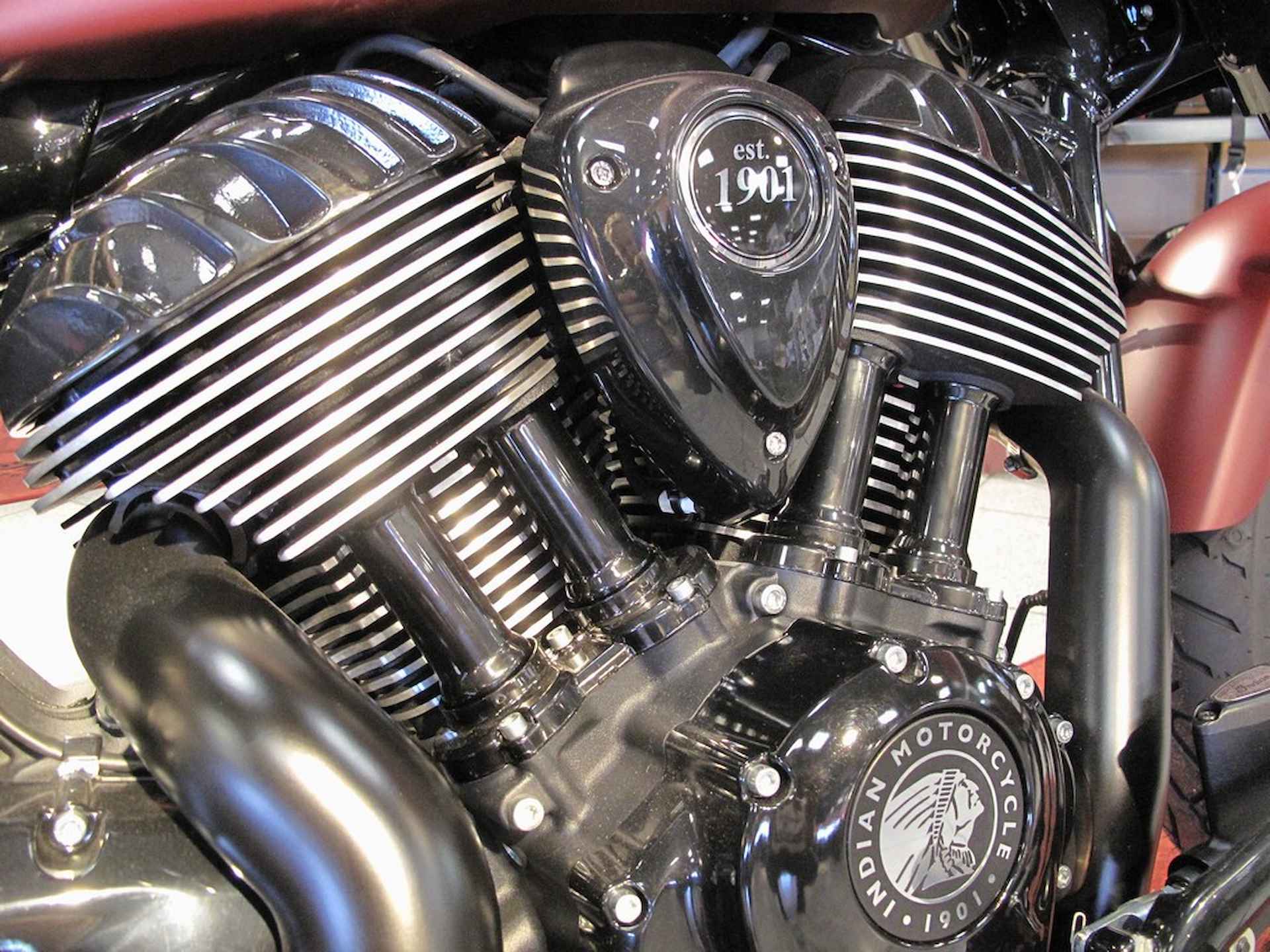 Indian Chief Bobber Dark Horse The official Indian Motorcycles Dealer! - 8/13
