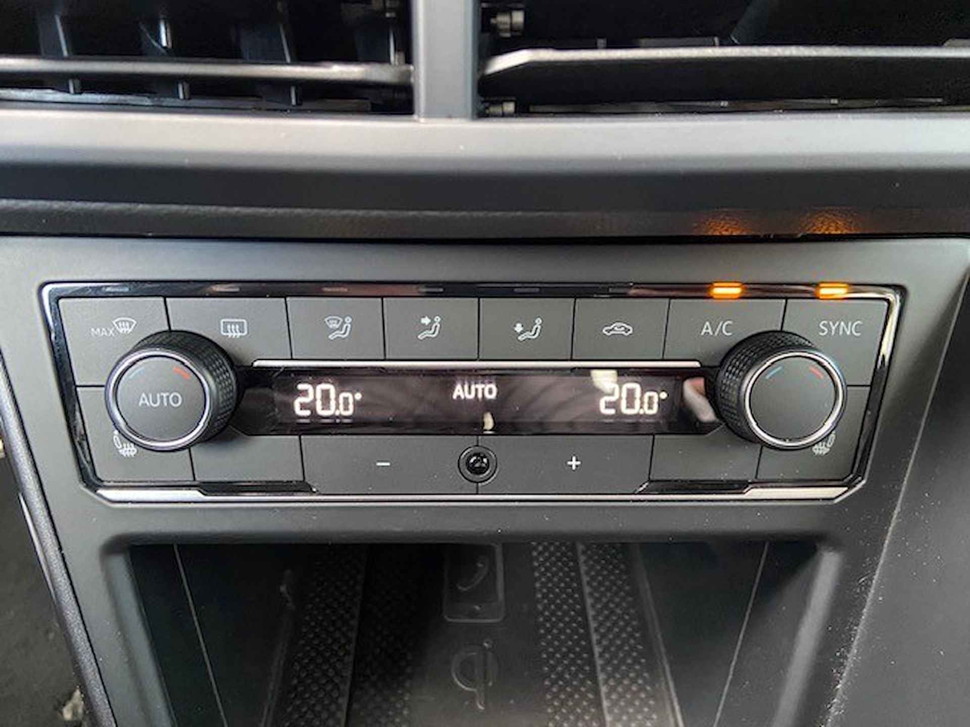 Volkswagen Polo 2.0 TSI GTI DSG/ Digitale Cockpit/ Panoramadakl/ Led/ Navi/ Clima/ Parkeersensor 2x/ 18 lmv - 19/22
