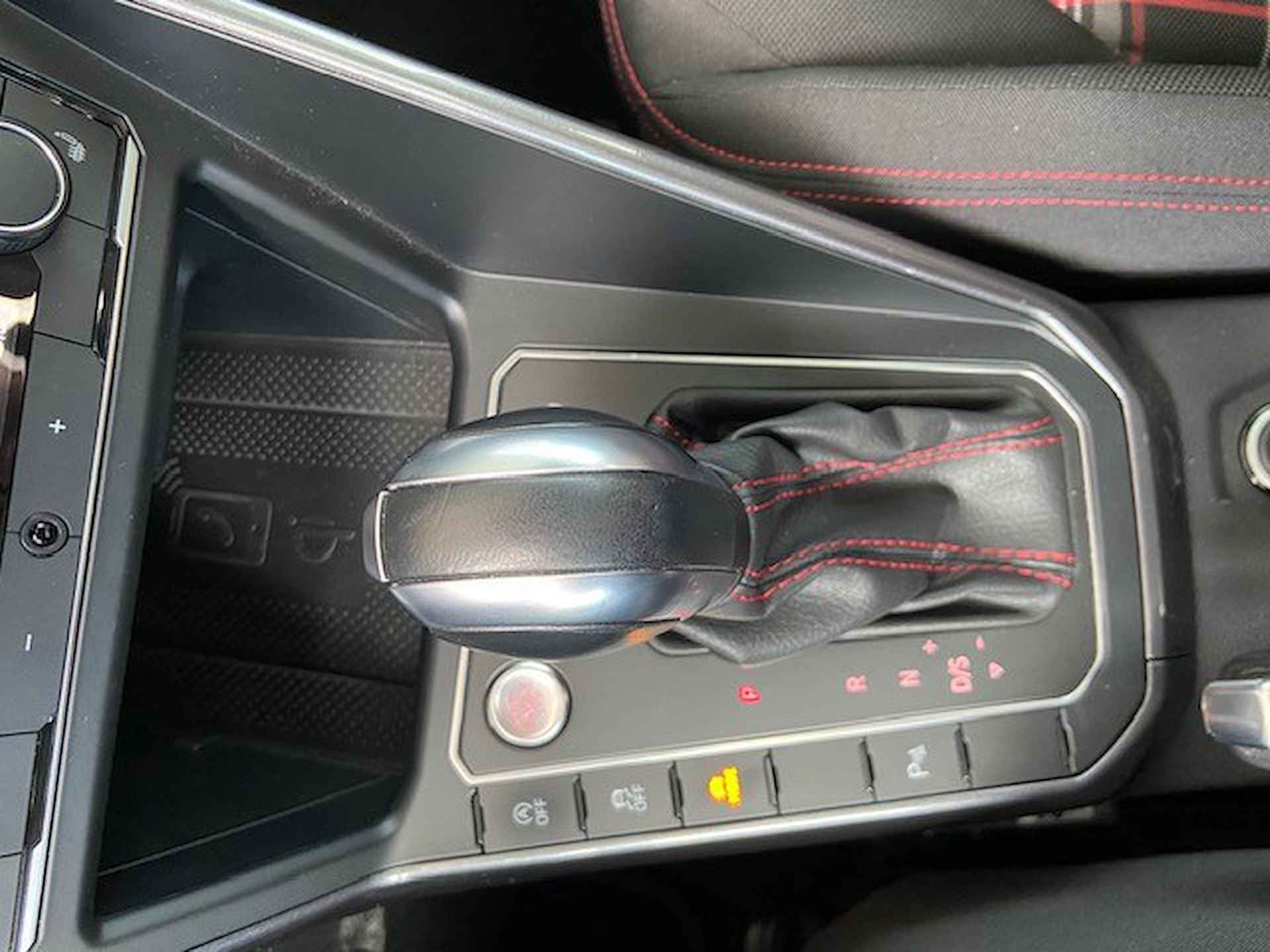 Volkswagen Polo 2.0 TSI GTI DSG/ Digitale Cockpit/ Panoramadakl/ Led/ Navi/ Clima/ Parkeersensor 2x/ 18 lmv - 20/22