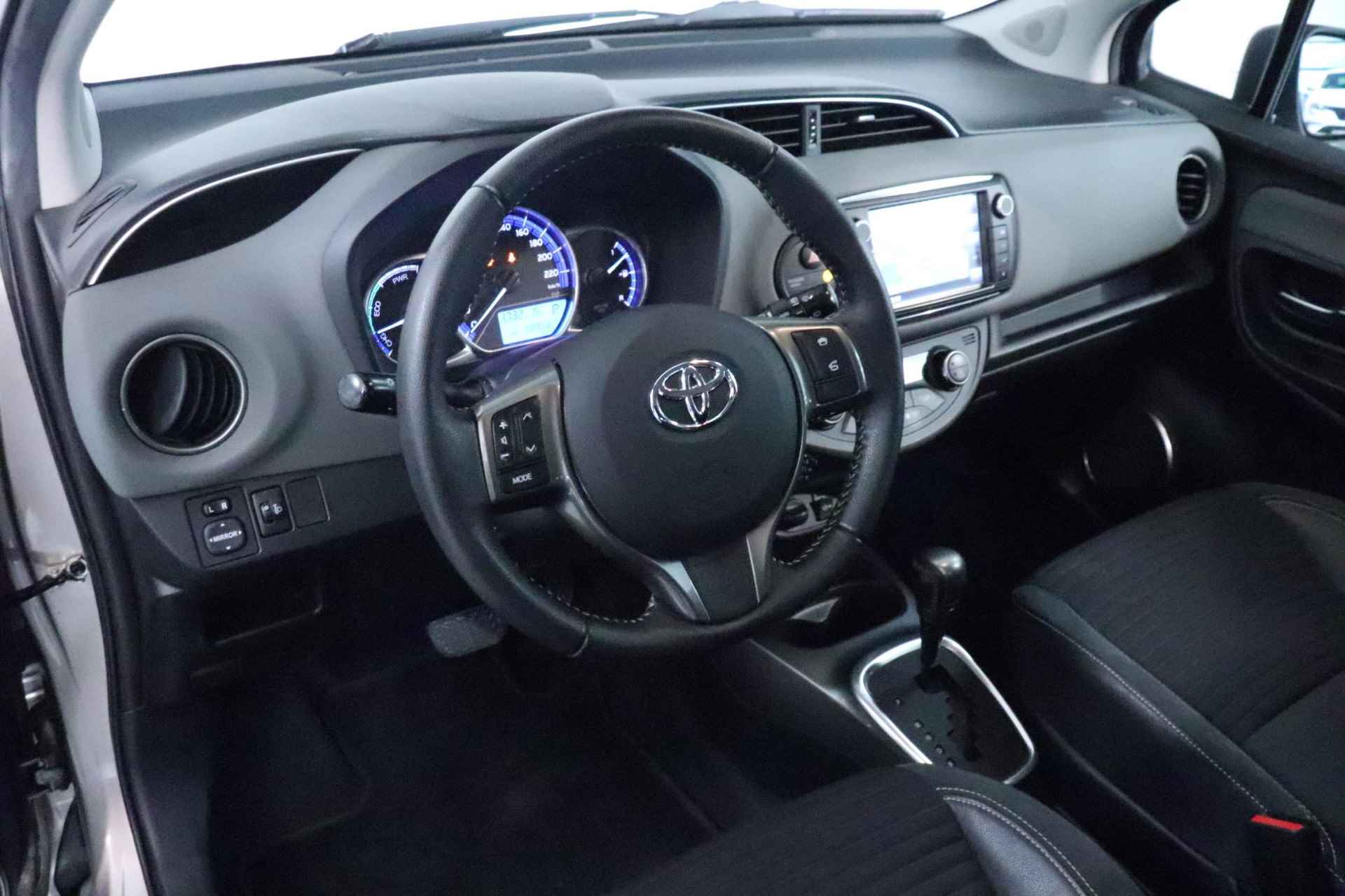 Toyota Yaris 1.5 Hybrid Dynamic  | Navi | Panodak | Trekhaak | Achteruitrijcamera | LMV | Cruise | Bluetooth | - 10/33