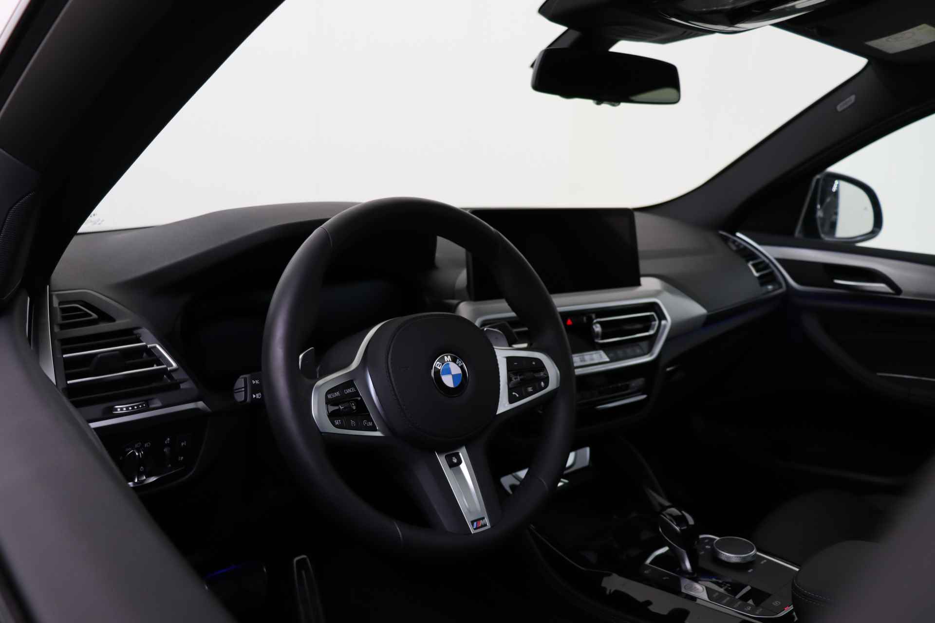 BMW X4 xDrive20i High Executive M Sport Automaat / Panoramadak / Sportstoelen / Stoelverwarming / Laserlight / Verwarmd stuurwiel / Parking Assistant / Live Cockpit Professional - 4/66