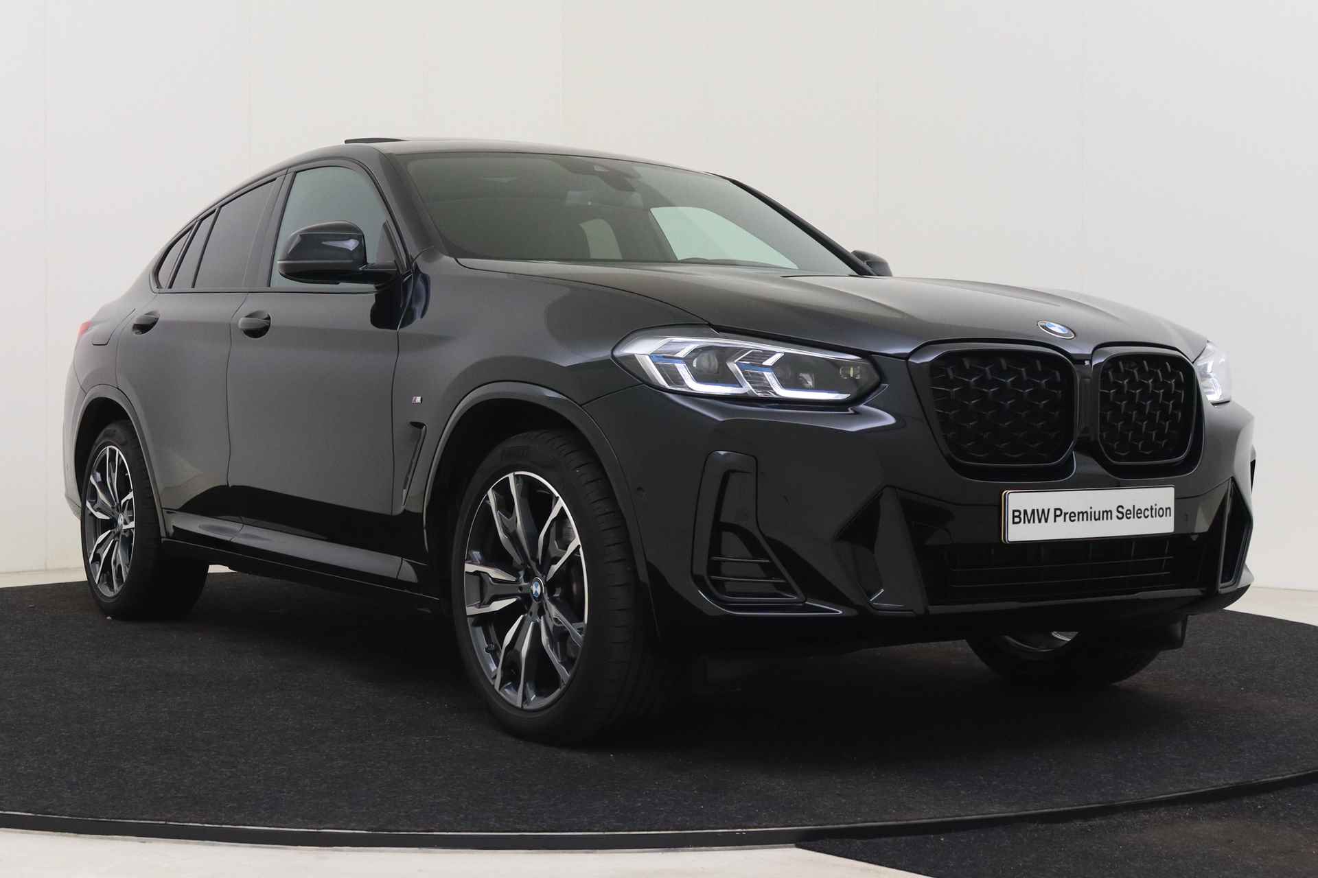 BMW X4 xDrive20i High Executive M Sport Automaat / Panoramadak / Sportstoelen / Stoelverwarming / Laserlight / Verwarmd stuurwiel / Parking Assistant / Live Cockpit Professional - 14/66