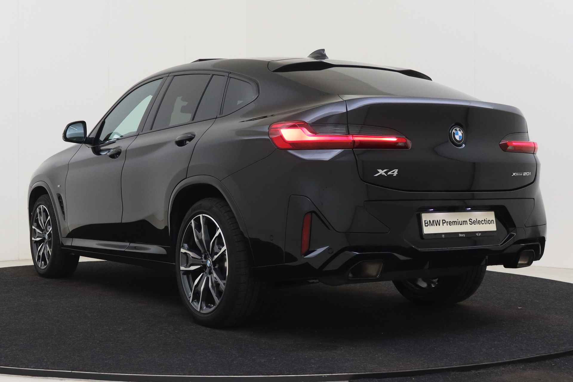 BMW X4 xDrive20i High Executive M Sport Automaat / Panoramadak / Sportstoelen / Stoelverwarming / Laserlight / Verwarmd stuurwiel / Parking Assistant / Live Cockpit Professional - 16/66