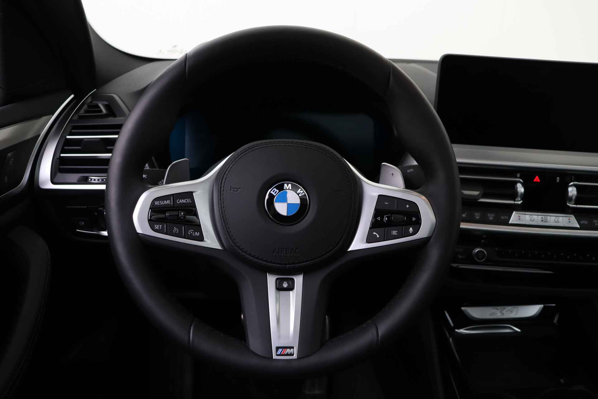 BMW X4 xDrive20i High Executive M Sport Automaat / Panoramadak / Sportstoelen / Stoelverwarming / Laserlight / Verwarmd stuurwiel / Parking Assistant / Live Cockpit Professional - 22/66